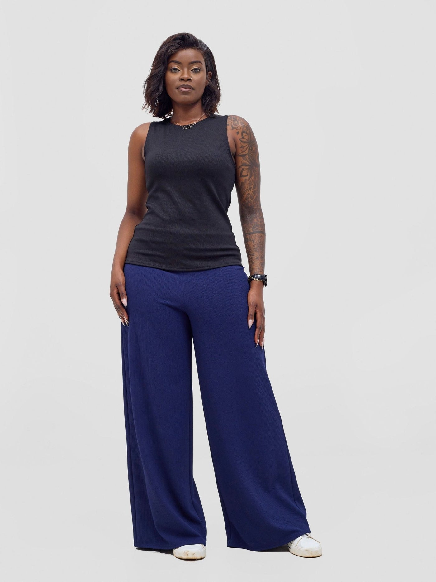 Vivo Chela Tank Top - Black - Shopzetu