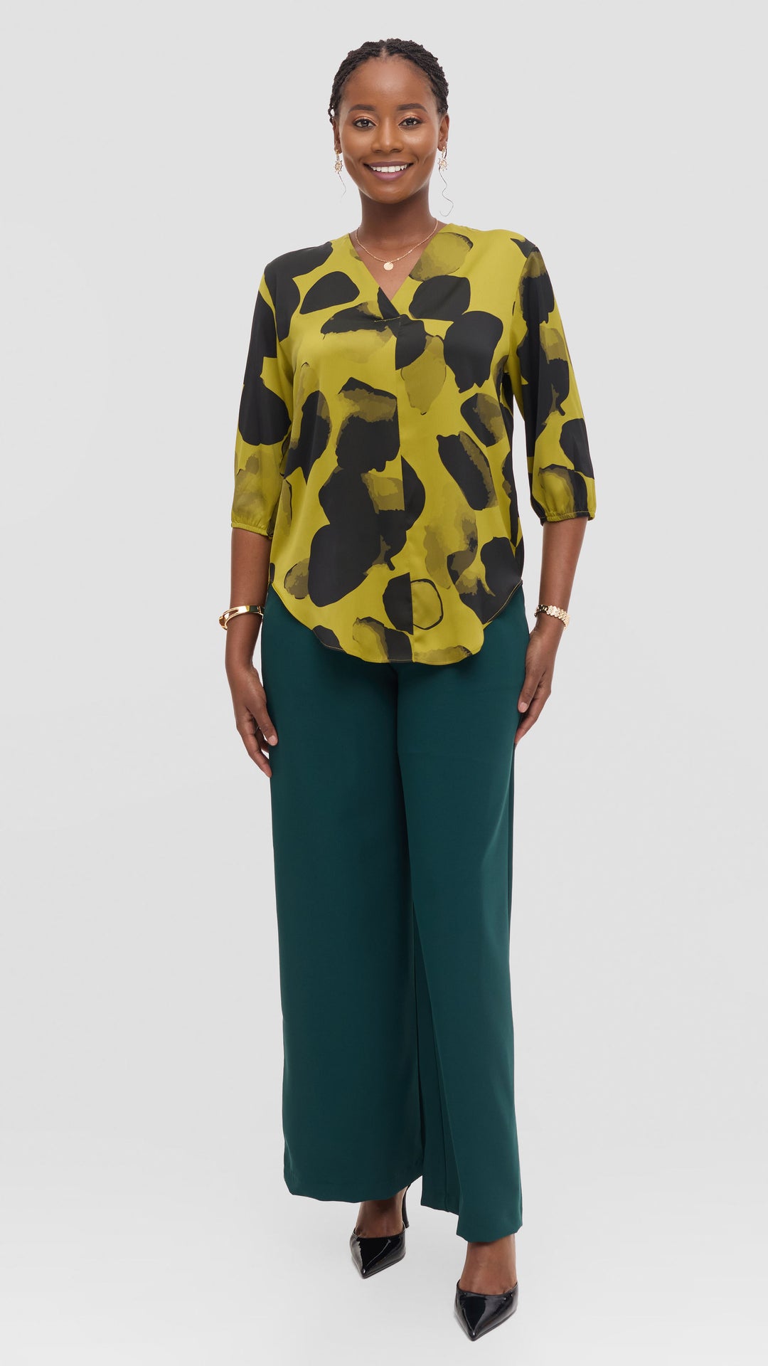 Vivo Dua 3/4 Sleeved V-Neck Shirt in Satin  - Olive / Black Arisi Print