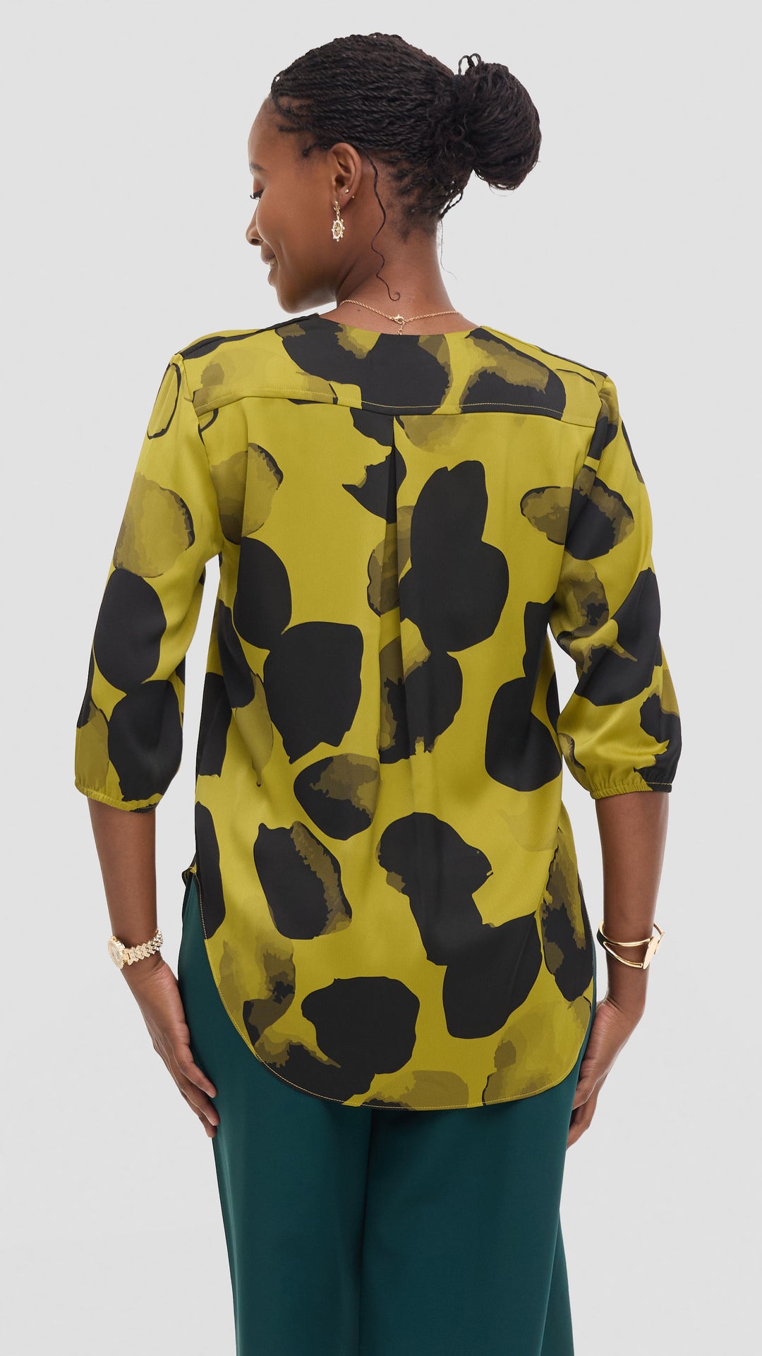 Vivo Dua 3/4 Sleeved V-Neck Shirt in Satin  - Olive / Black Arisi Print