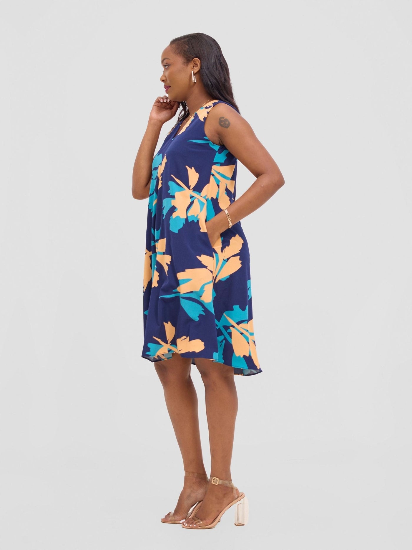 Vivo Ava Front Pleat Knee Length Dress - Peach / Teal Print - Shopzetu