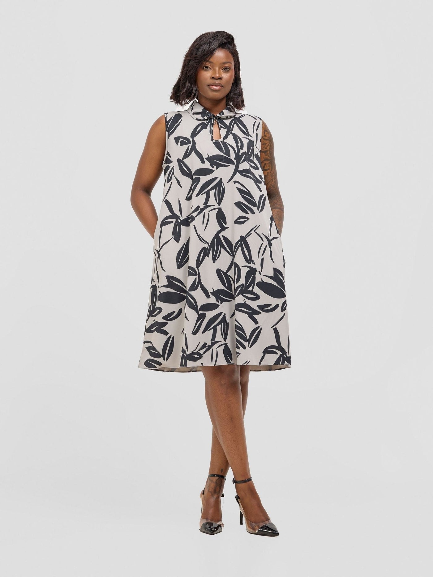 Vivo Asha Sleeveless Knee Length Dress - Grey / Black Print - Shopzetu