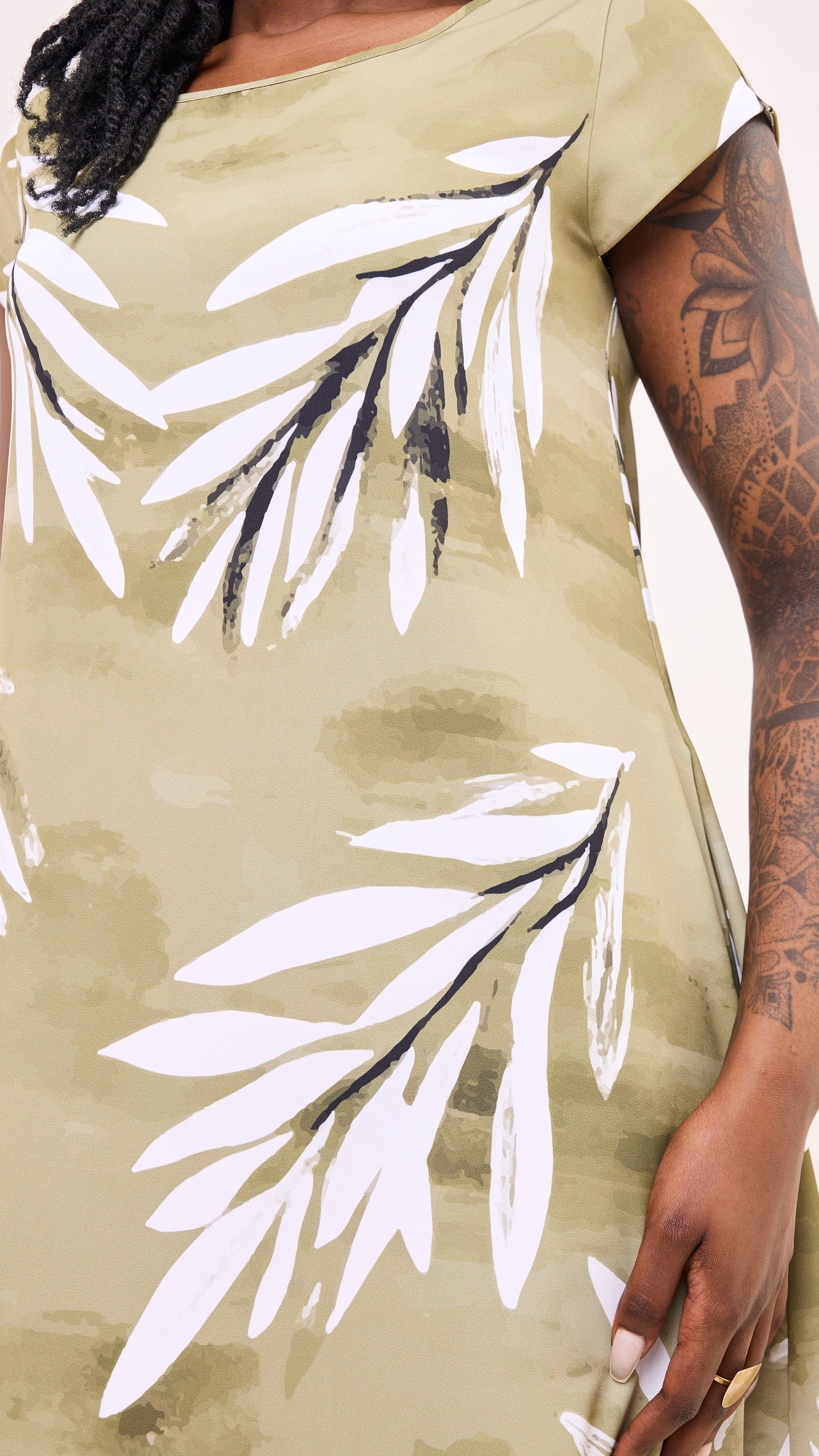 Vivo Basic Round Neck Maxi Dress - Olive / White Ewale Print