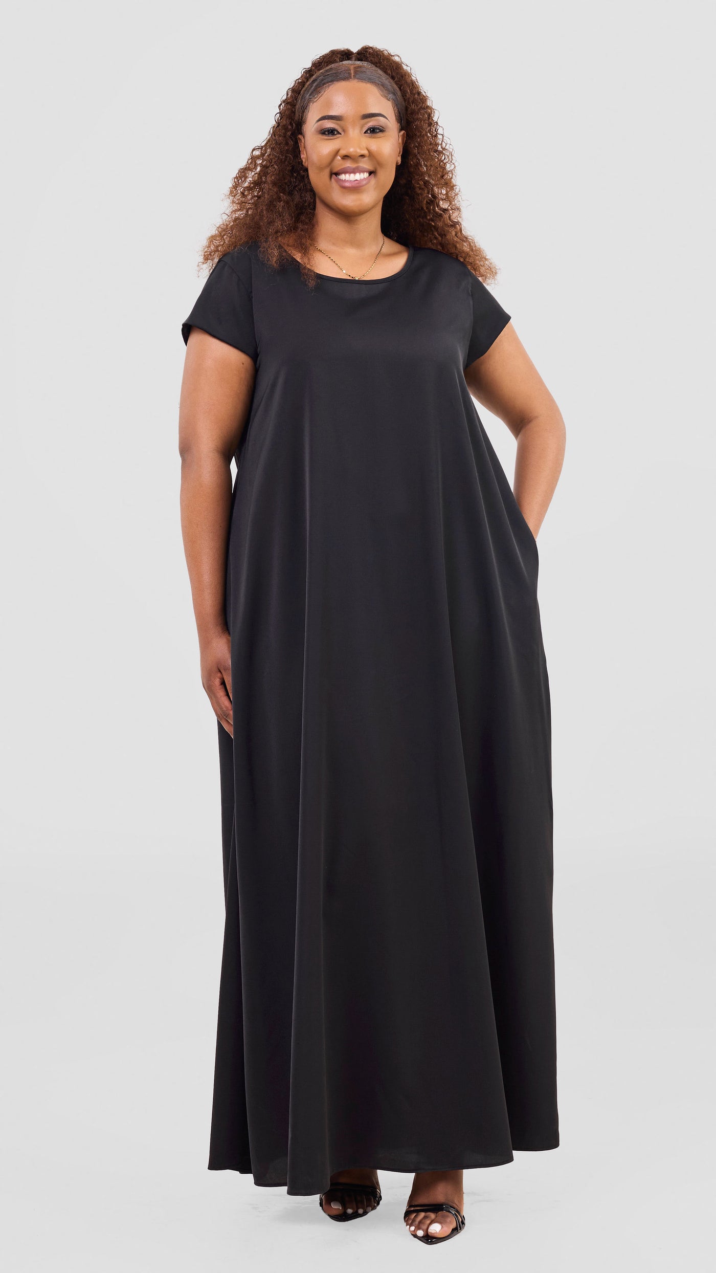 Vivo Basic Round Neck Maxi Dress - Black