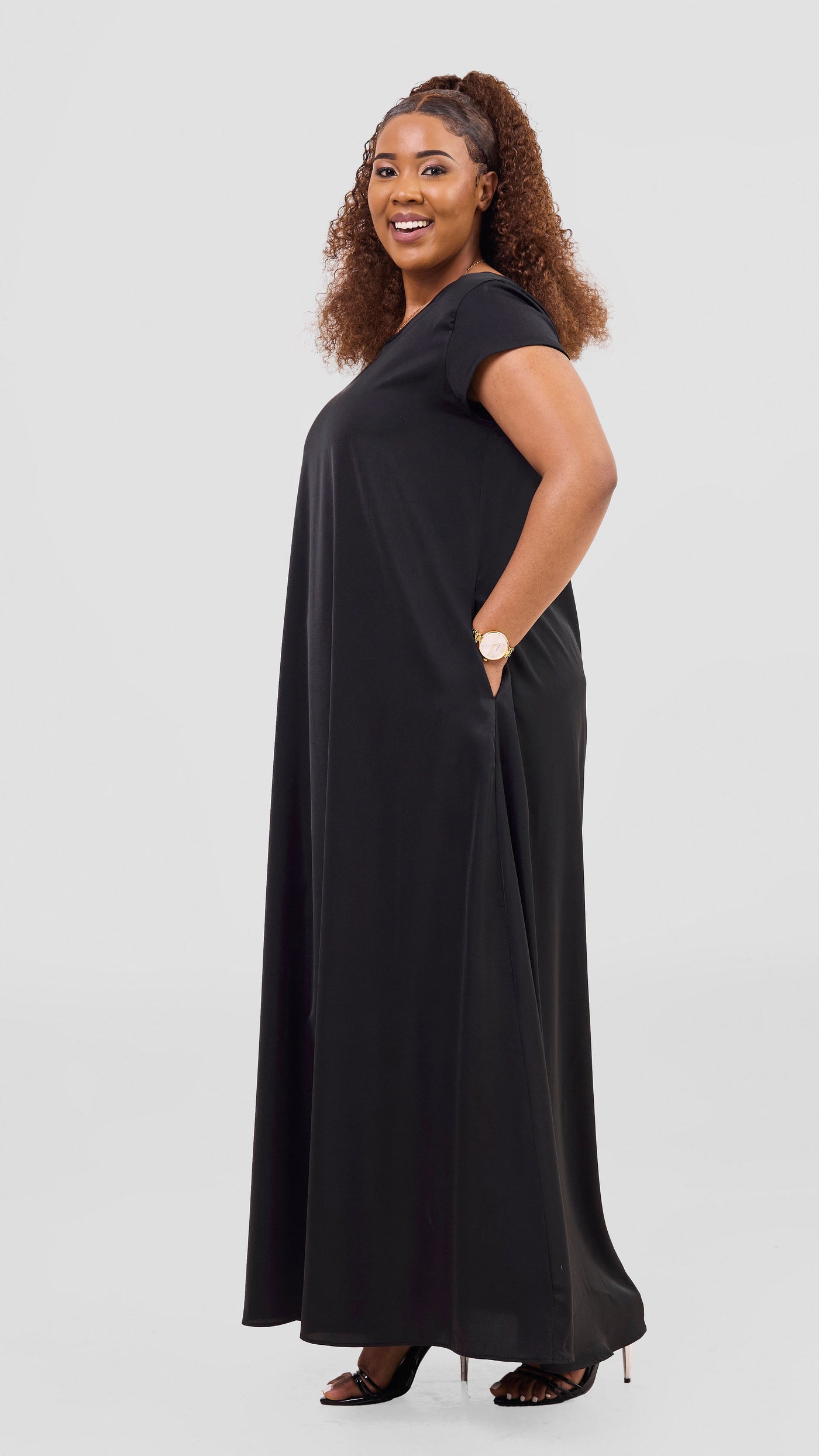 Vivo Basic Round Neck Maxi Dress - Black