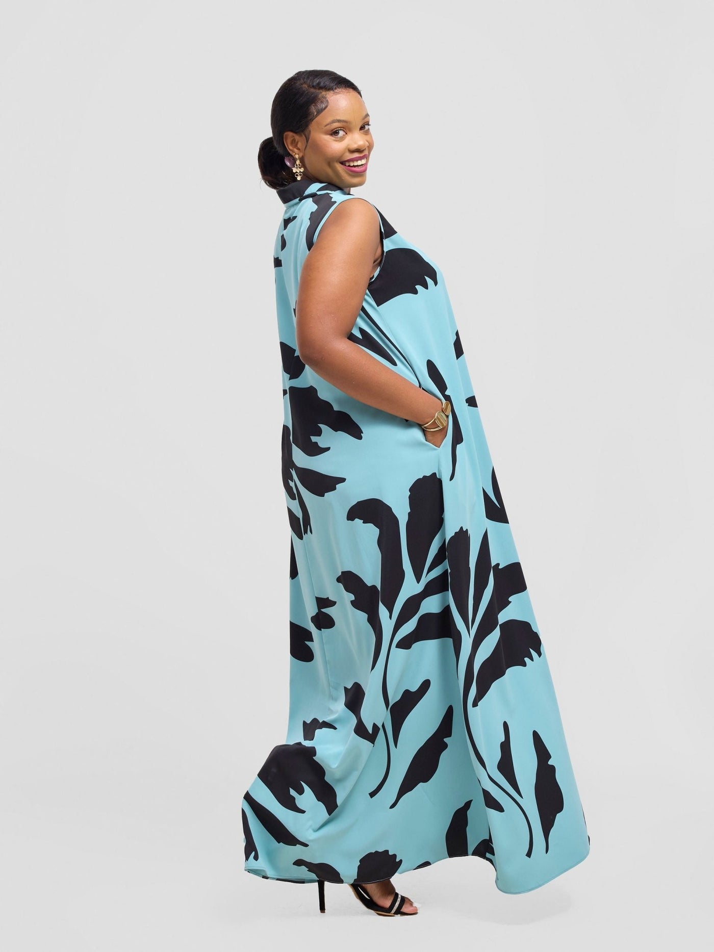 Vivo Asha Sleeveless Maxi Dress - Mint / Black Robe Print - Shopzetu