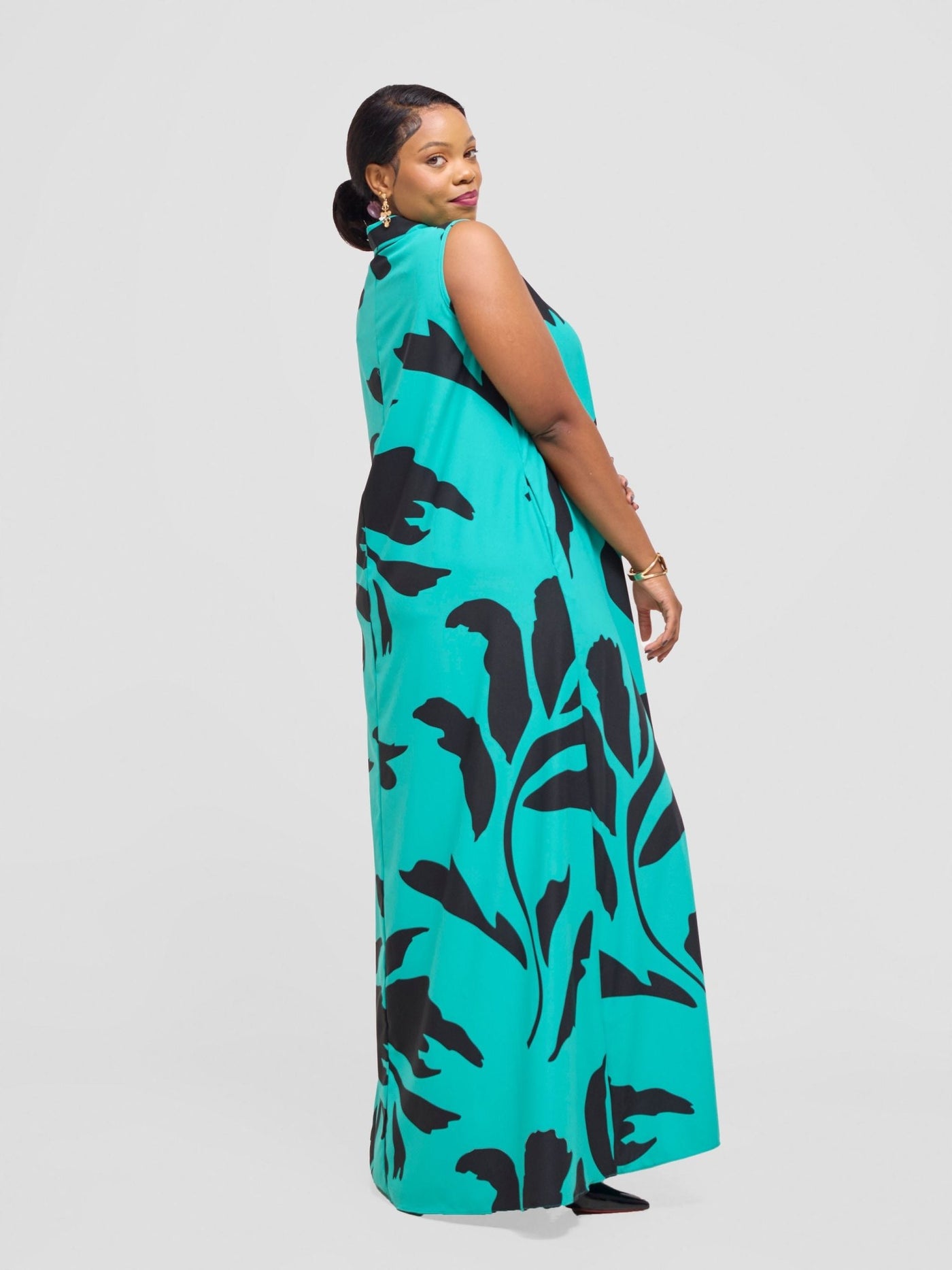Vivo Asha Sleeveless Maxi Dress - Sea Green / Black Robe Print - Shopzetu