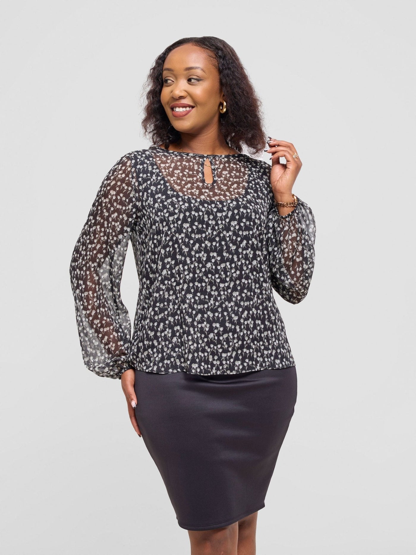 Vivo Sierra Bishop Sleeve Top - Black / Grey Lipi Print - Shopzetu