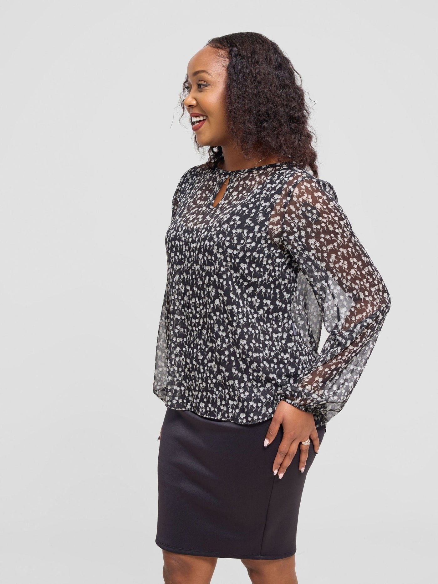 Vivo Sierra Bishop Sleeve Top - Black / Grey Lipi Print - Shopzetu
