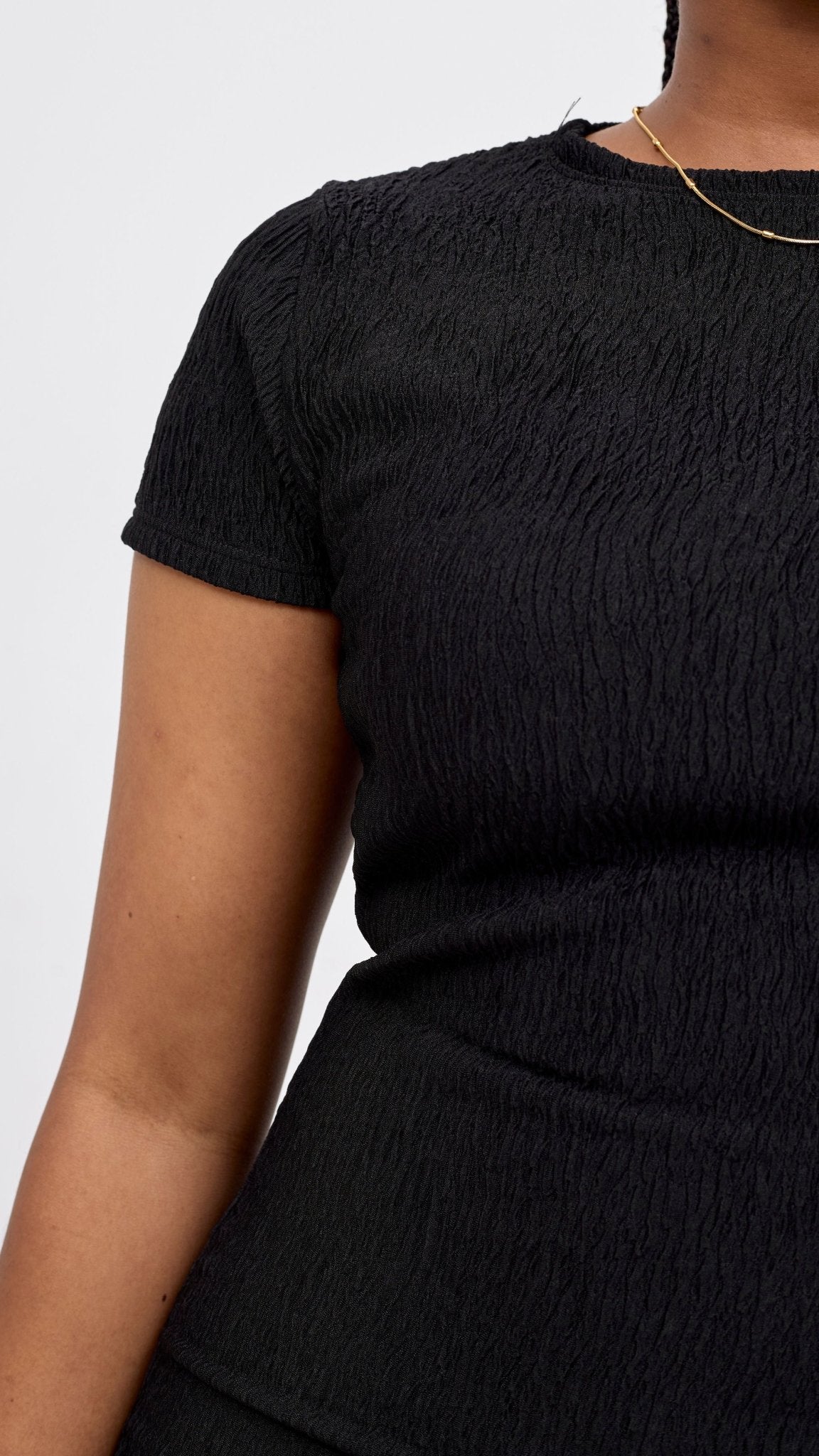 Vivo Kaisa Short Sleeve Maxi Bodycon - Black - Shopzetu