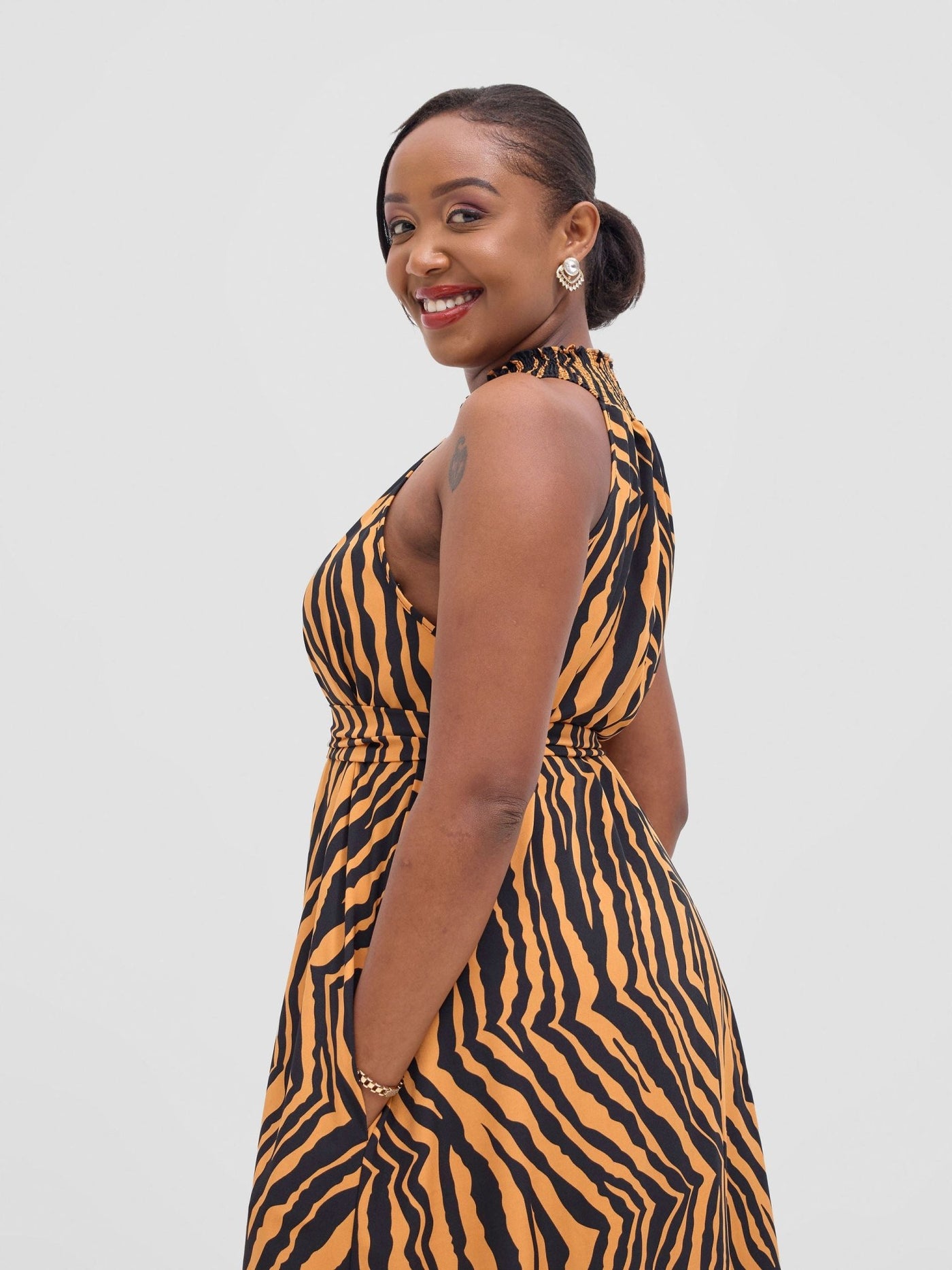 Vivo Alek Halter Neck Maxi Dress - Orange / Black Mistari Print - Shopzetu