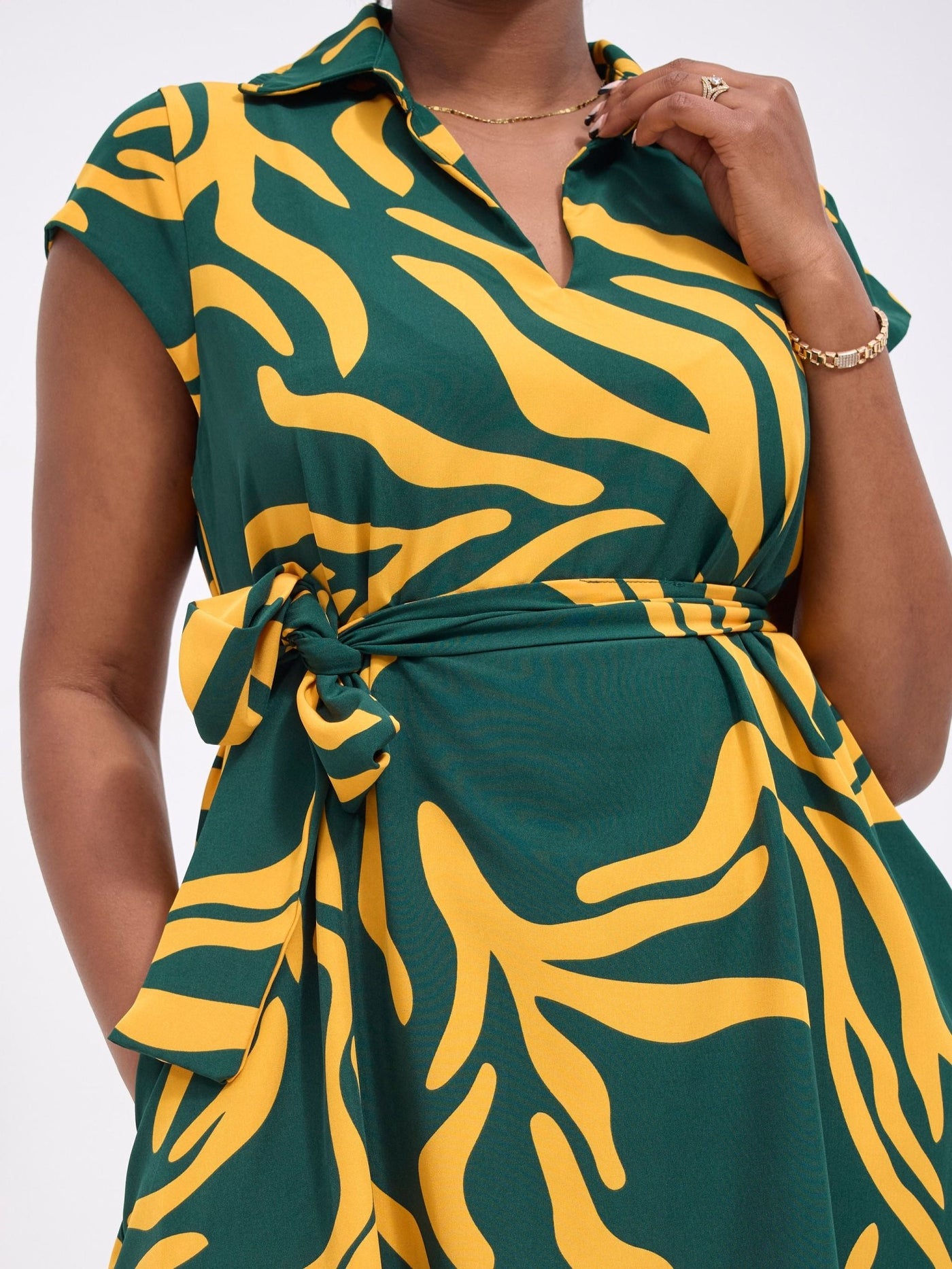 Vivo Zuri Cap Sleeve Knee Length Dress - Mustard / Green Umaca Print - Shopzetu