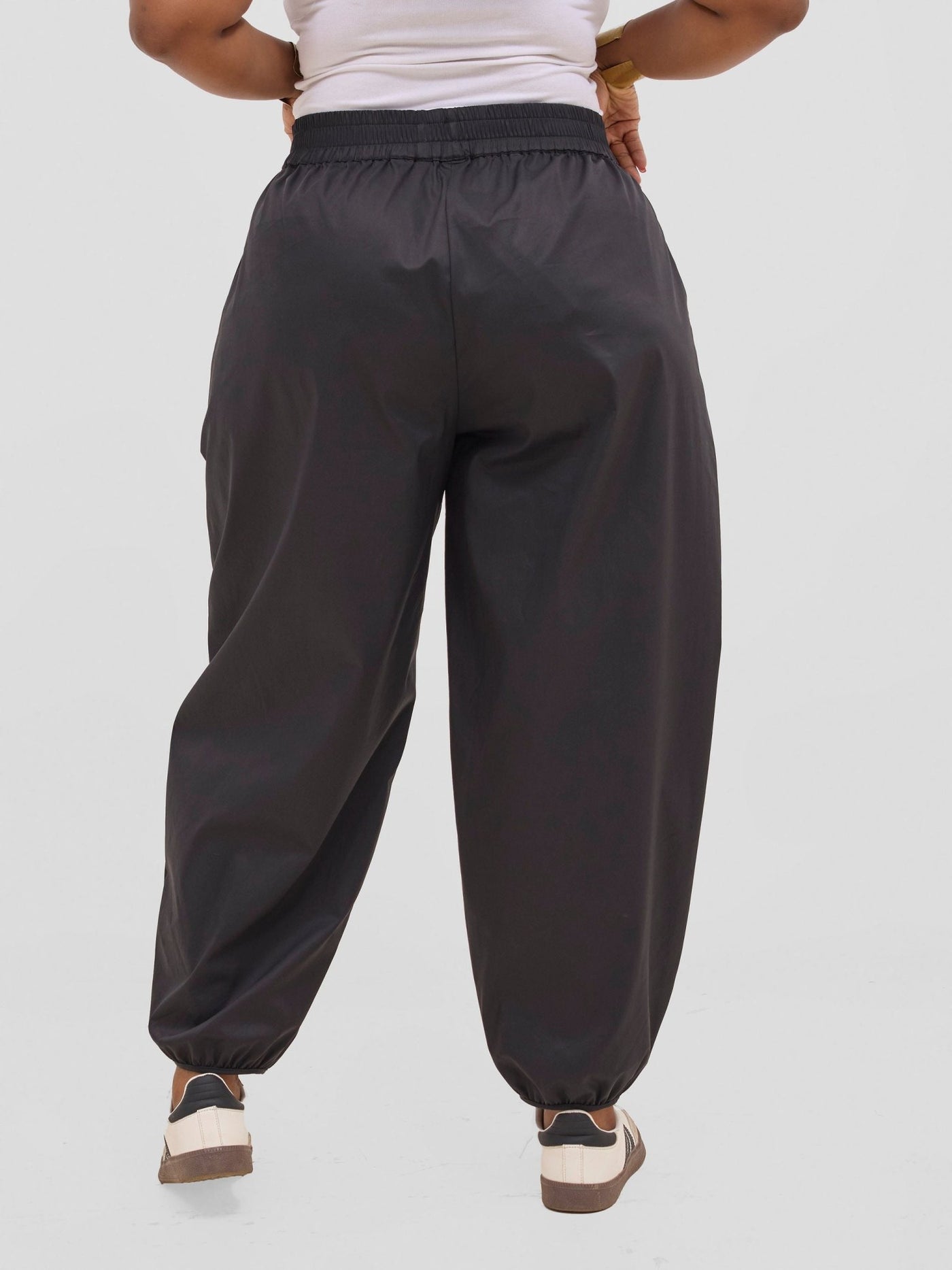 Safari Sizani Barrel Pants - Black - Shopzetu