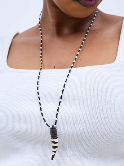 Dianaah J Beaded Necklace - Black / White - Shopzetu