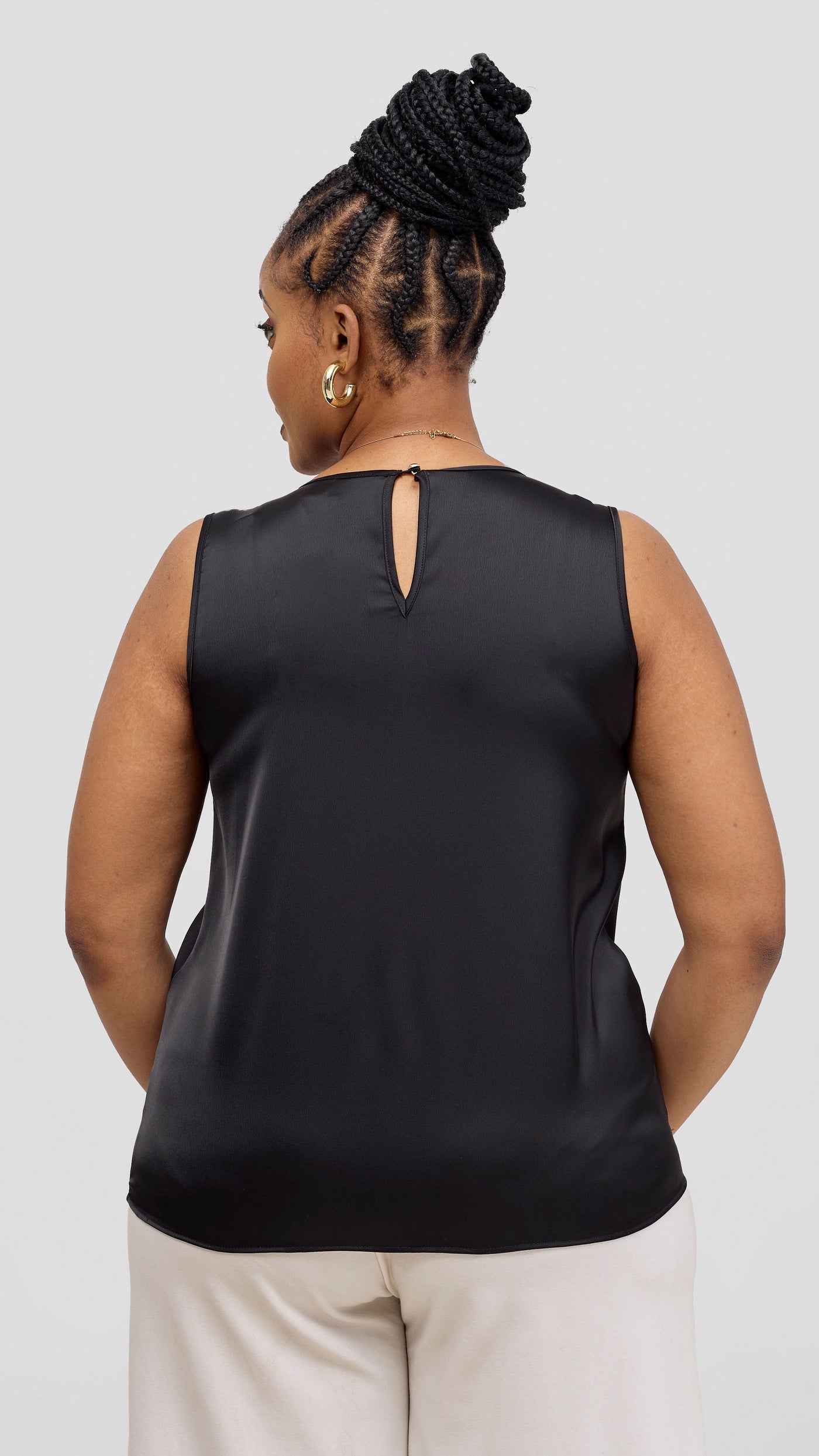 Vivo Nora Round Neck Sleeveless Top - Black