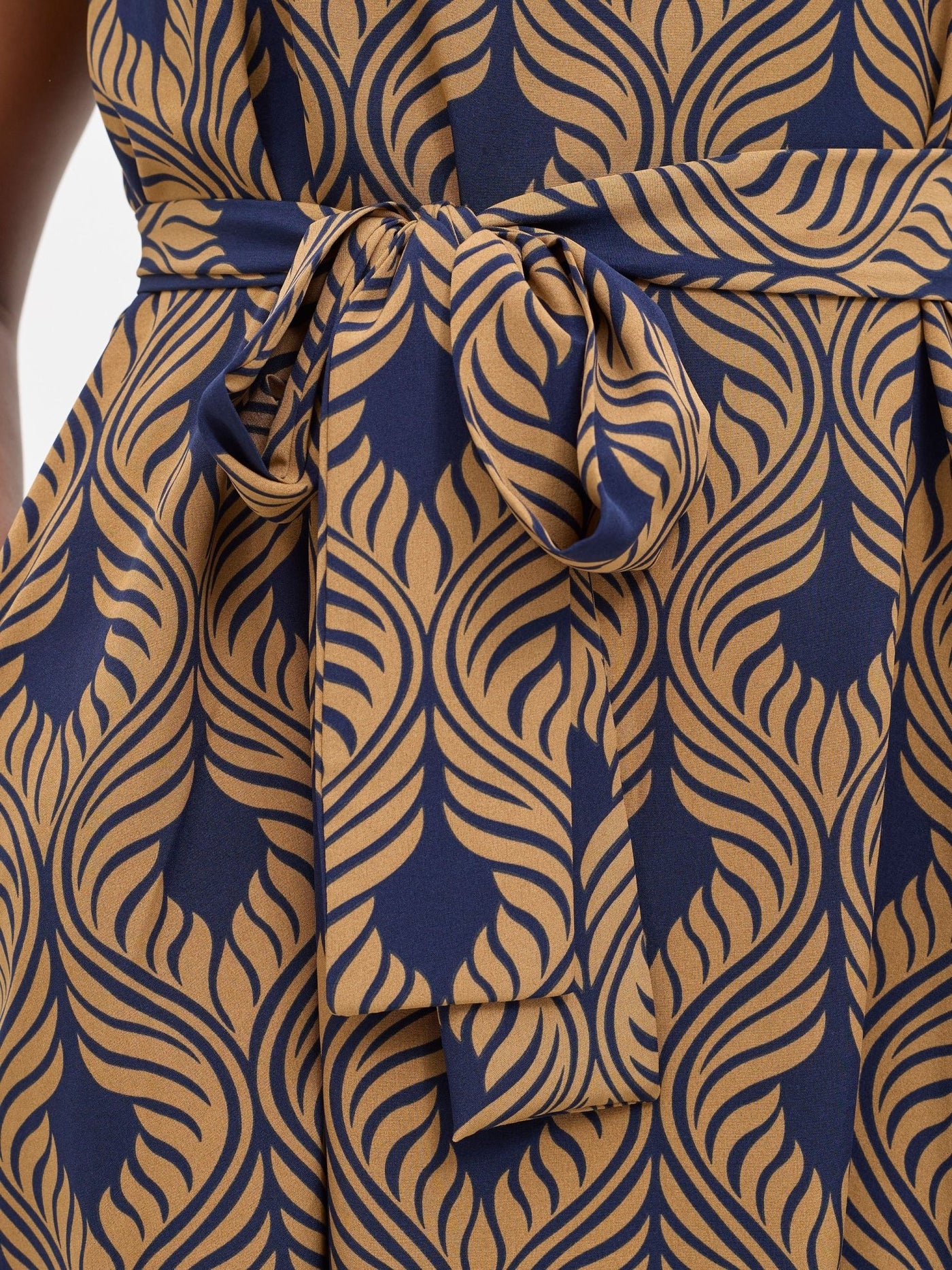 Vivo Basic Sleeveless Tent Dress - Navy / Tan Sika Print - Shopzetu