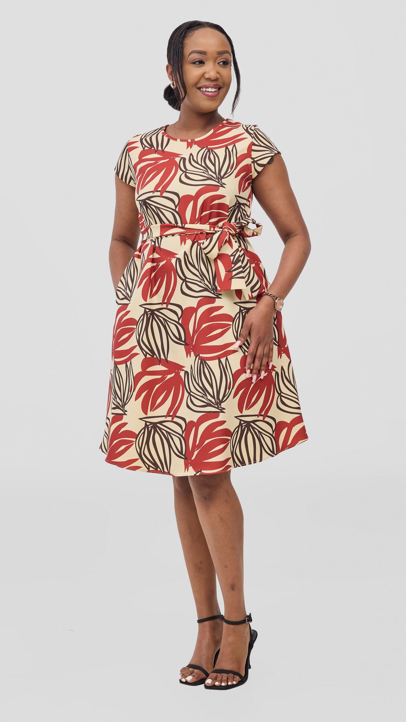 Vivo Pendo Cap Sleeve Tent Knee Length Dress - Burgundy / Brown Akila Print