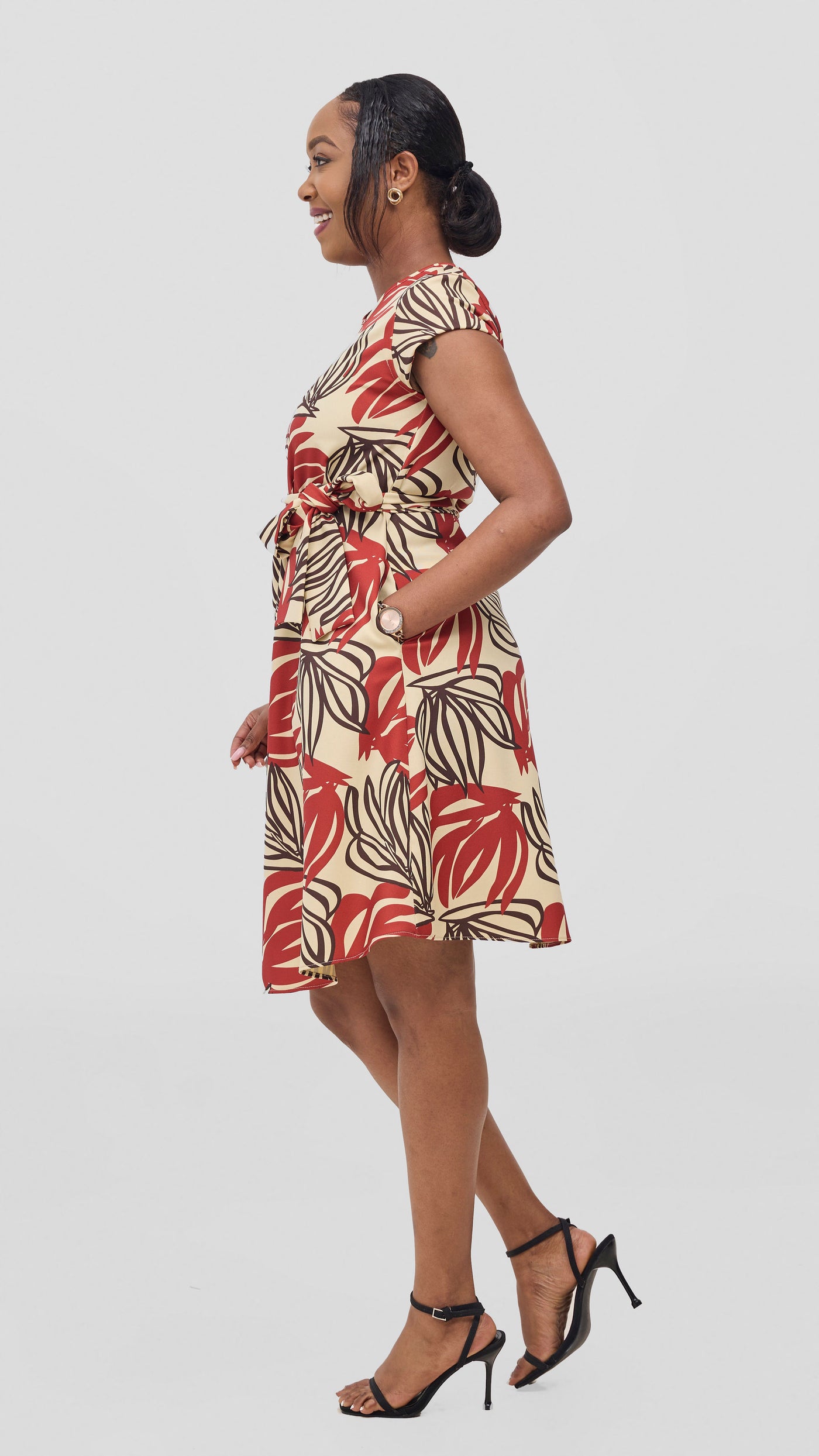 Vivo Pendo Cap Sleeve Tent Knee Length Dress - Burgundy / Brown Akila Print