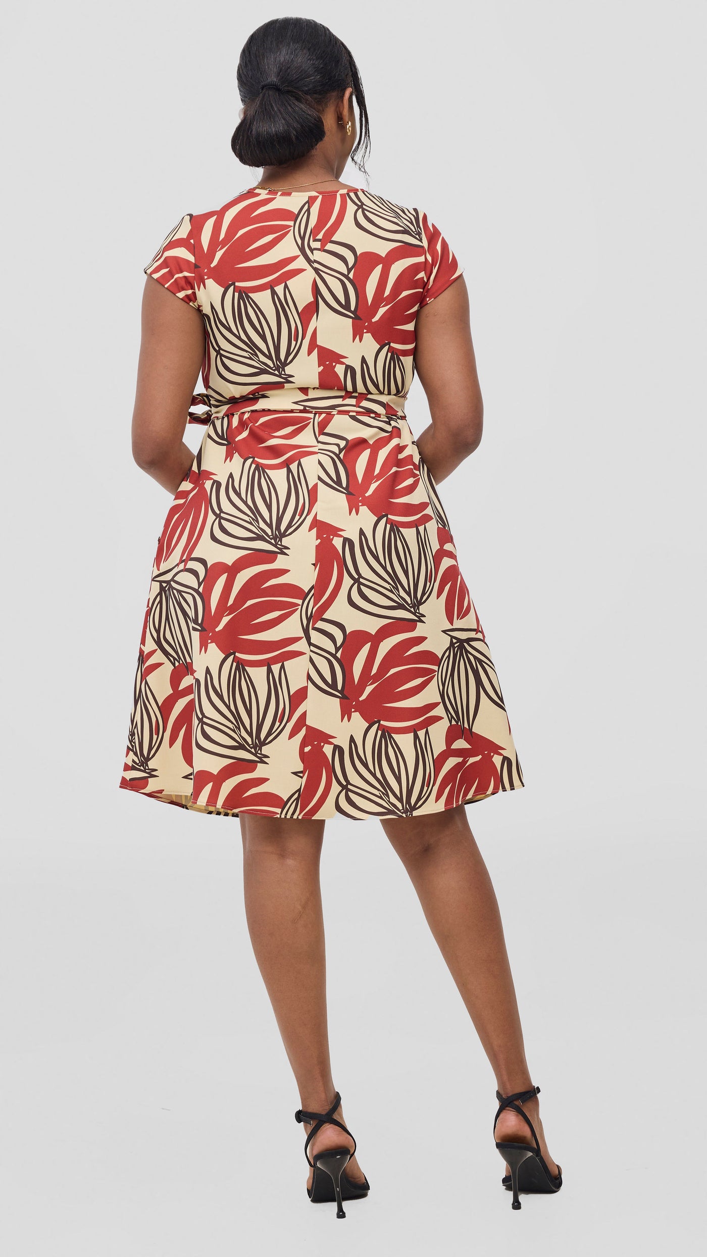 Vivo Pendo Cap Sleeve Tent Knee Length Dress - Burgundy / Brown Akila Print