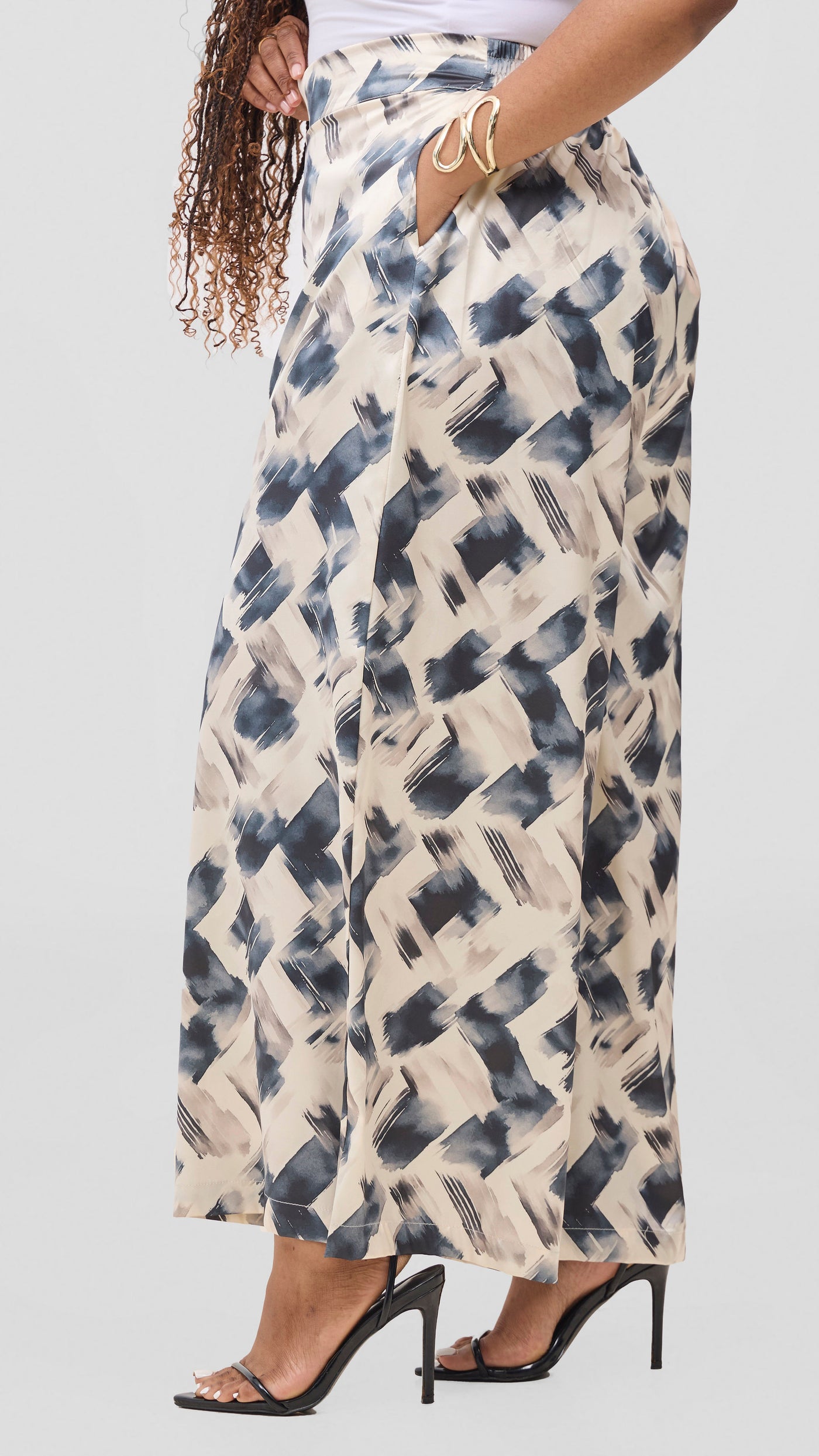 Vivo Chidii Wide Leg Pants - Light Tan / Navy Tulu Print