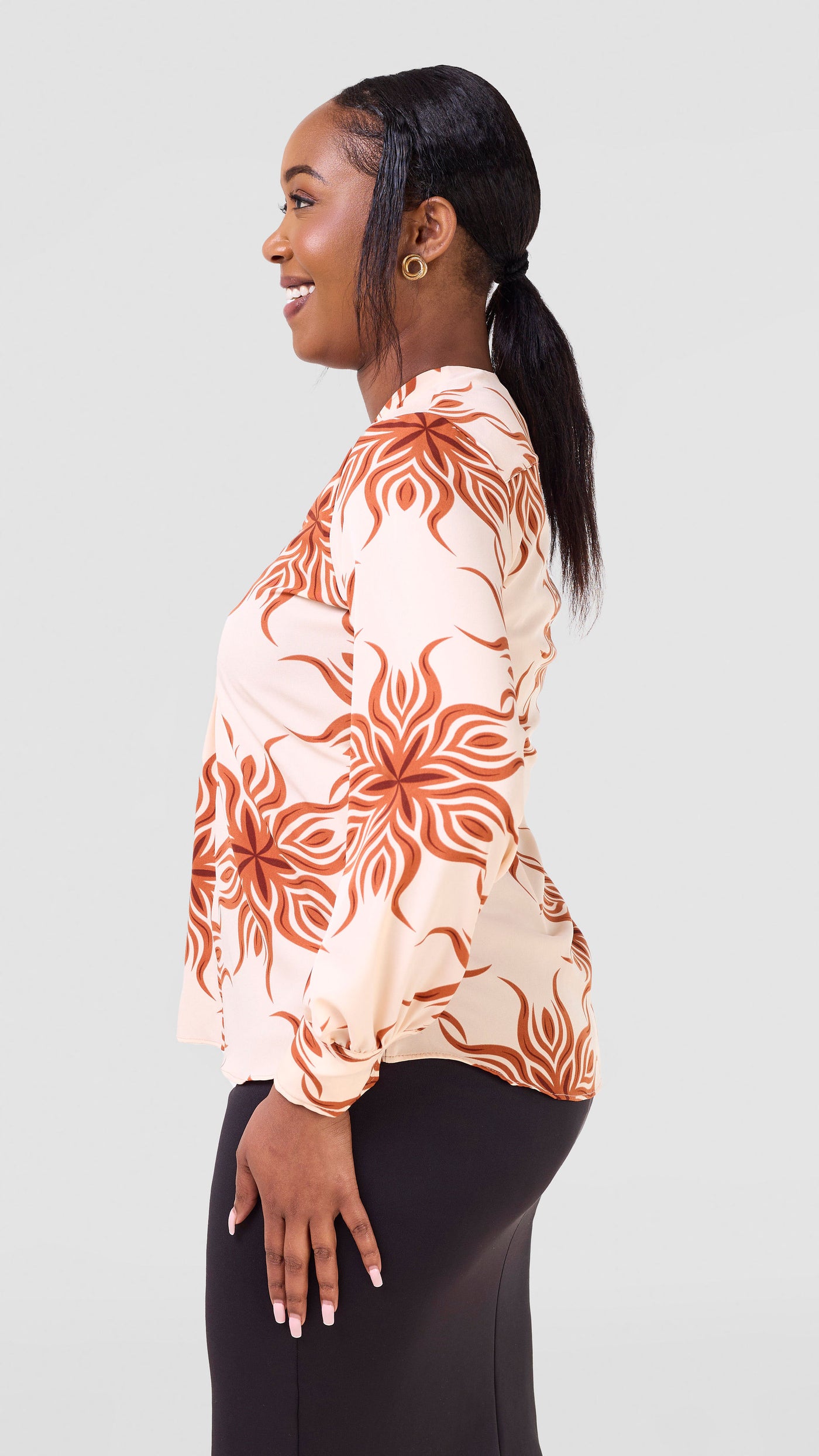 Vivo Ajani V-Neck Top - Peach / Tan Print