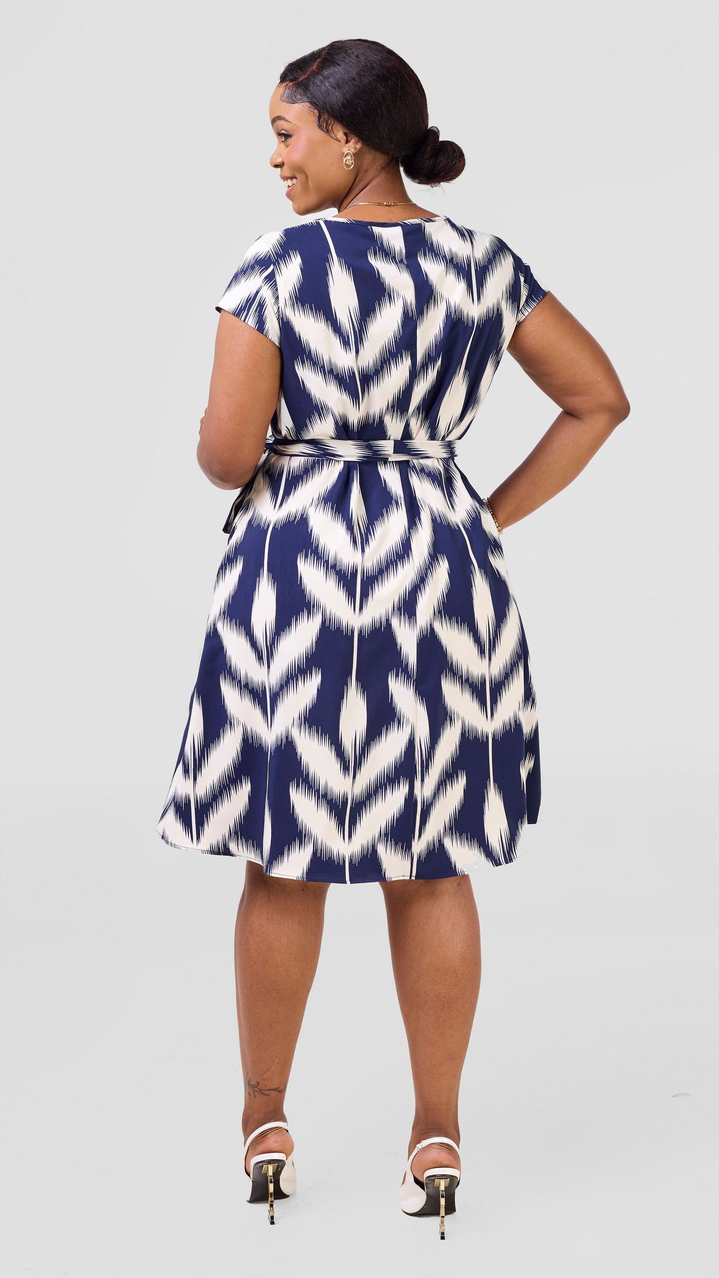 Vivo Basic Cap Sleeve Knee Length Tent Dress - Navy / Off White Print
