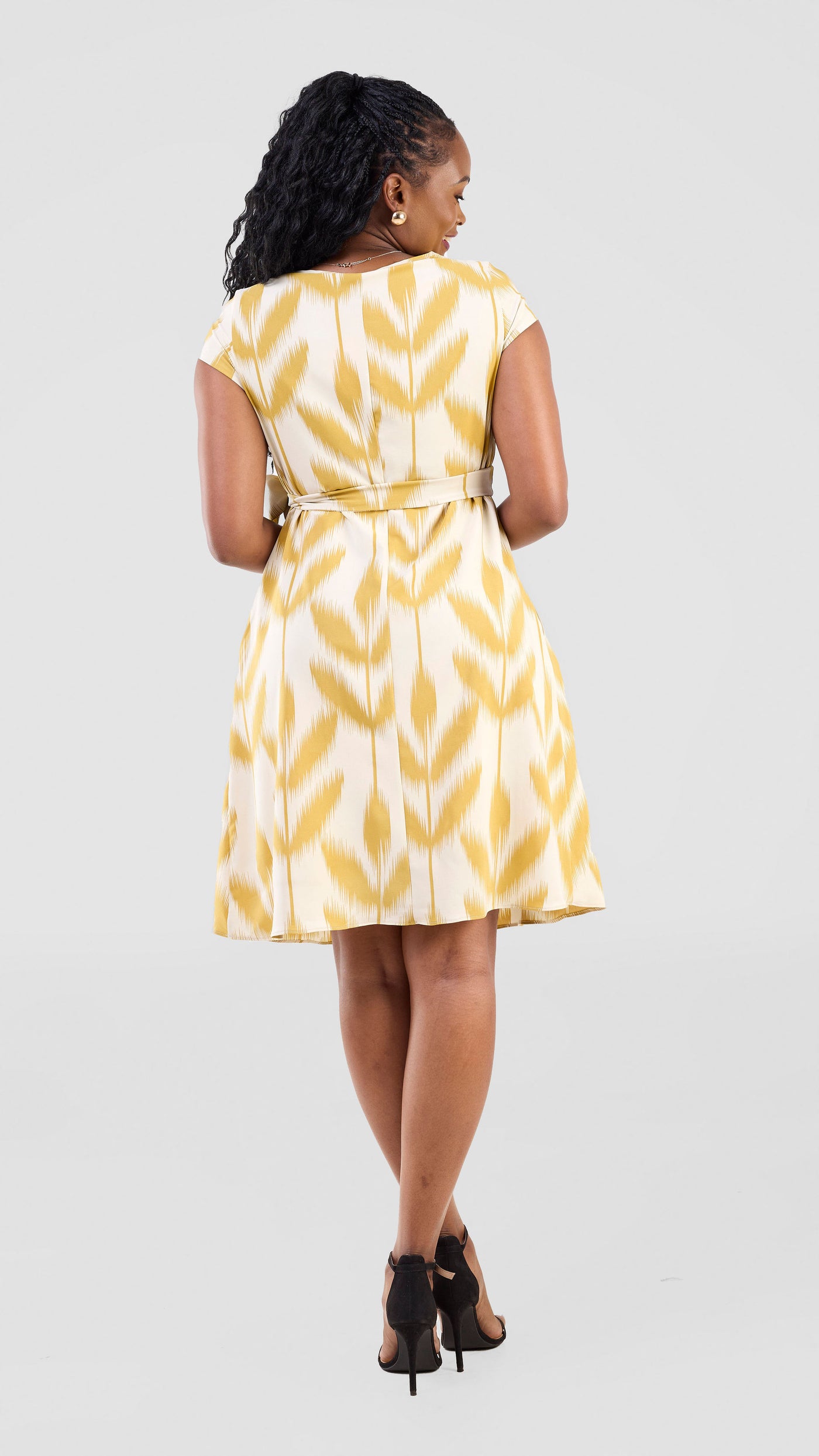 Vivo Basic Cap Sleeve Tent Knee Length Dress - Off white / Light Mustard Print