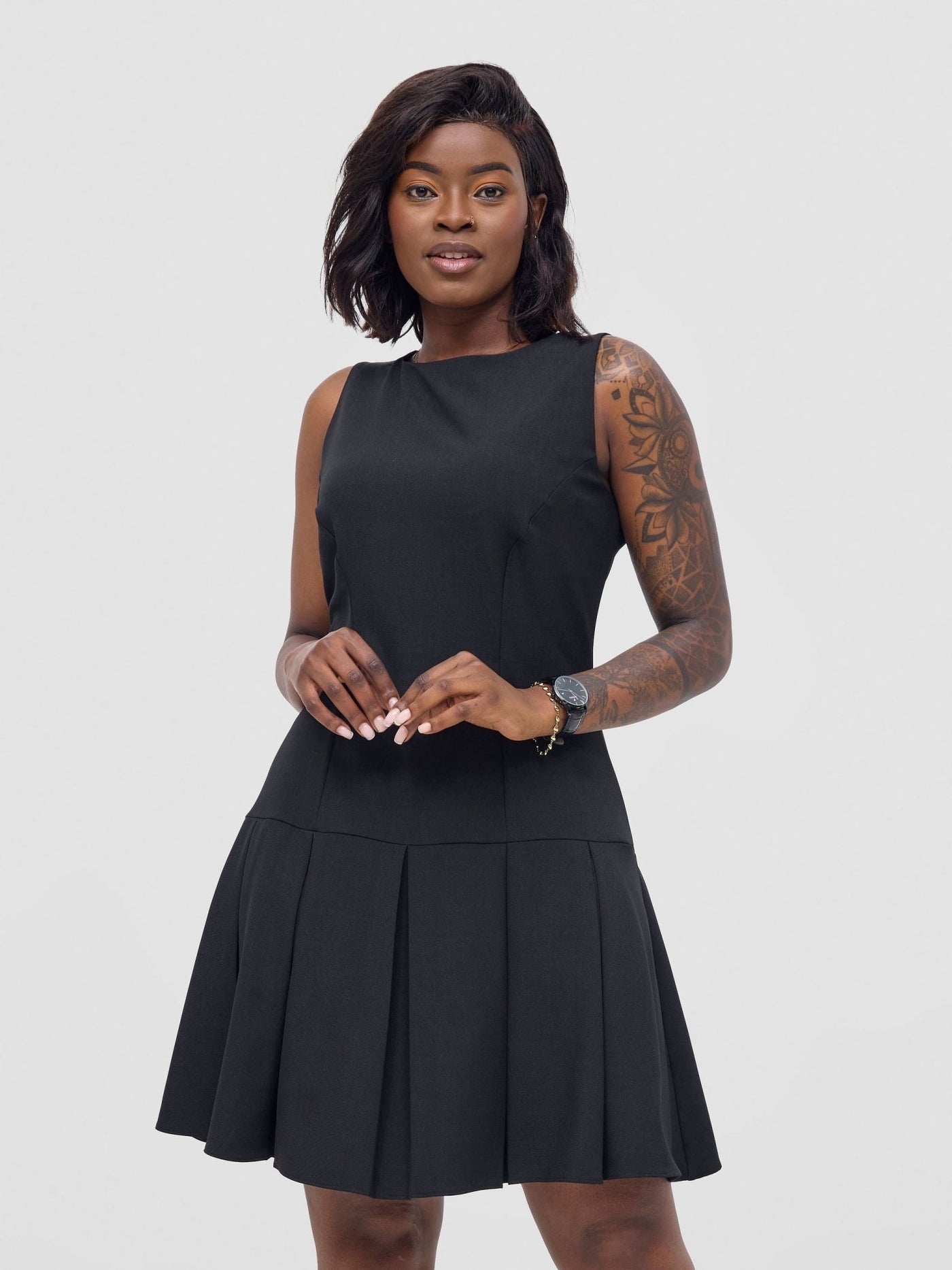 Vivo Niari Sleeveless Pleated Dress - Black - Shopzetu