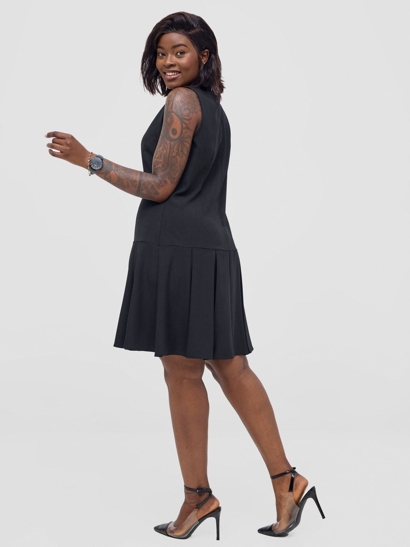 Vivo Niari Sleeveless Pleated Dress - Black - Shopzetu