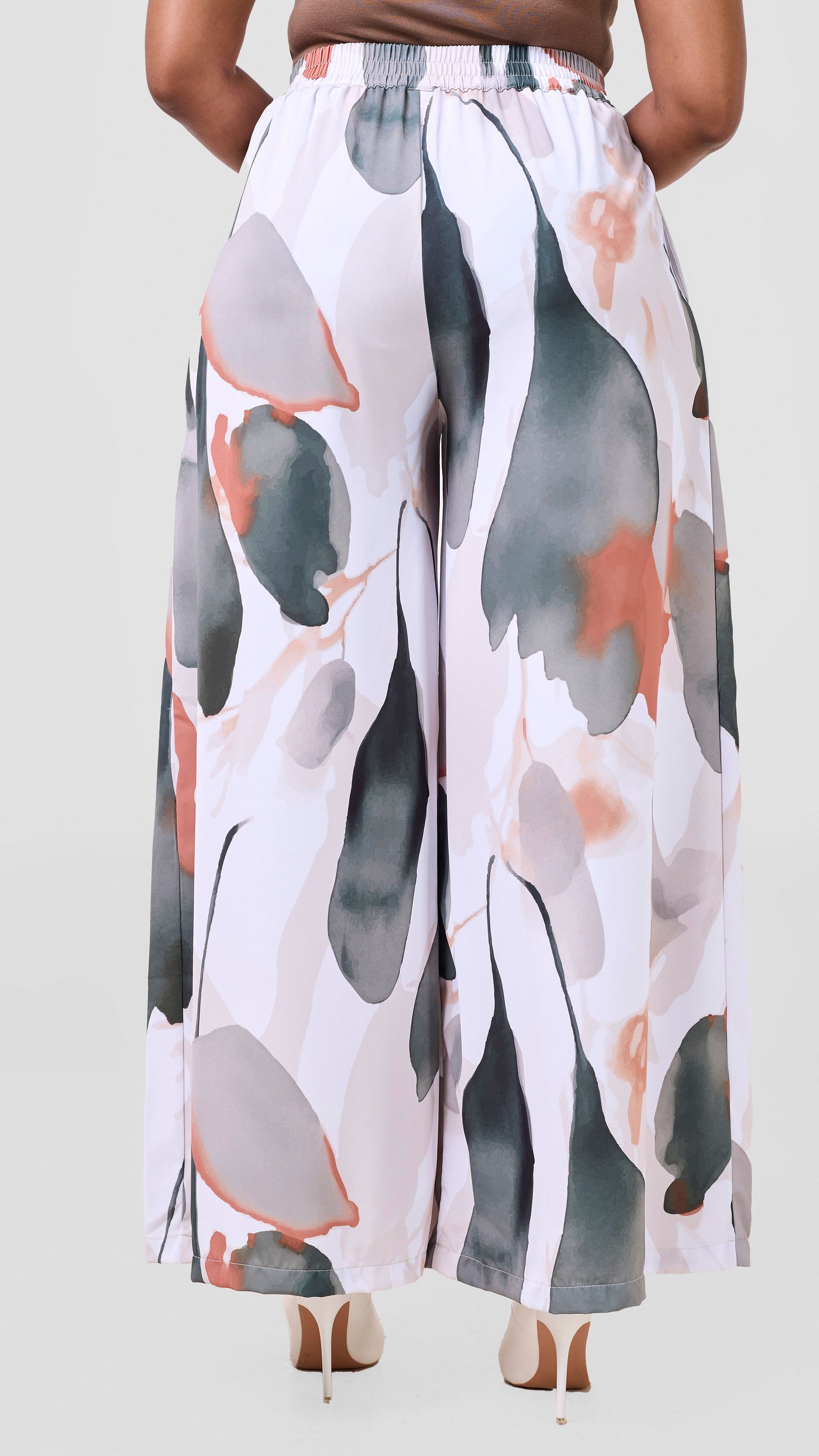 Vivo Ayla Crepe Pants - White / Light Taupe Dola Print