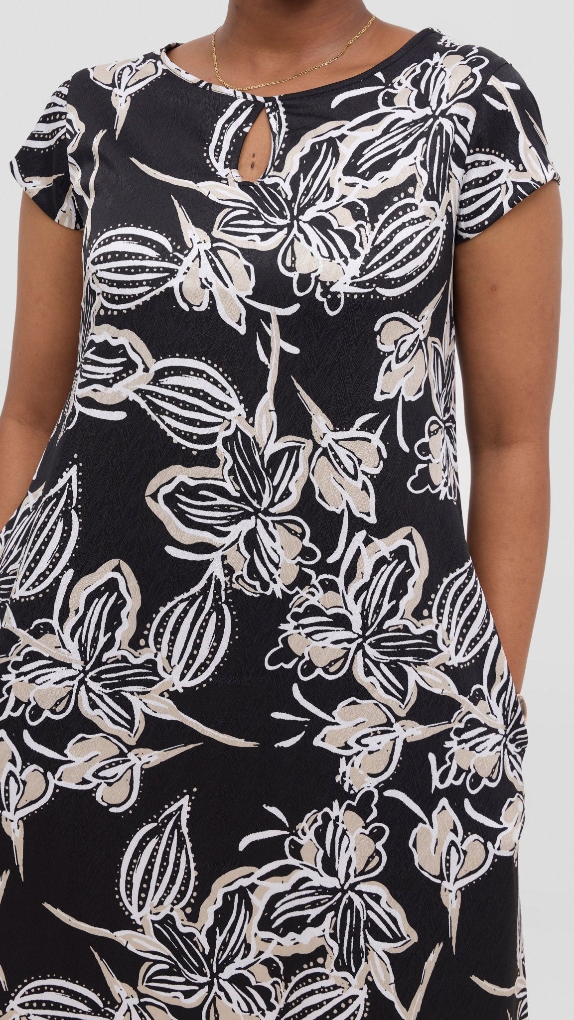 Vivo Sierra Maxi Chiffon Dress - Black / Beige Print - Shopzetu