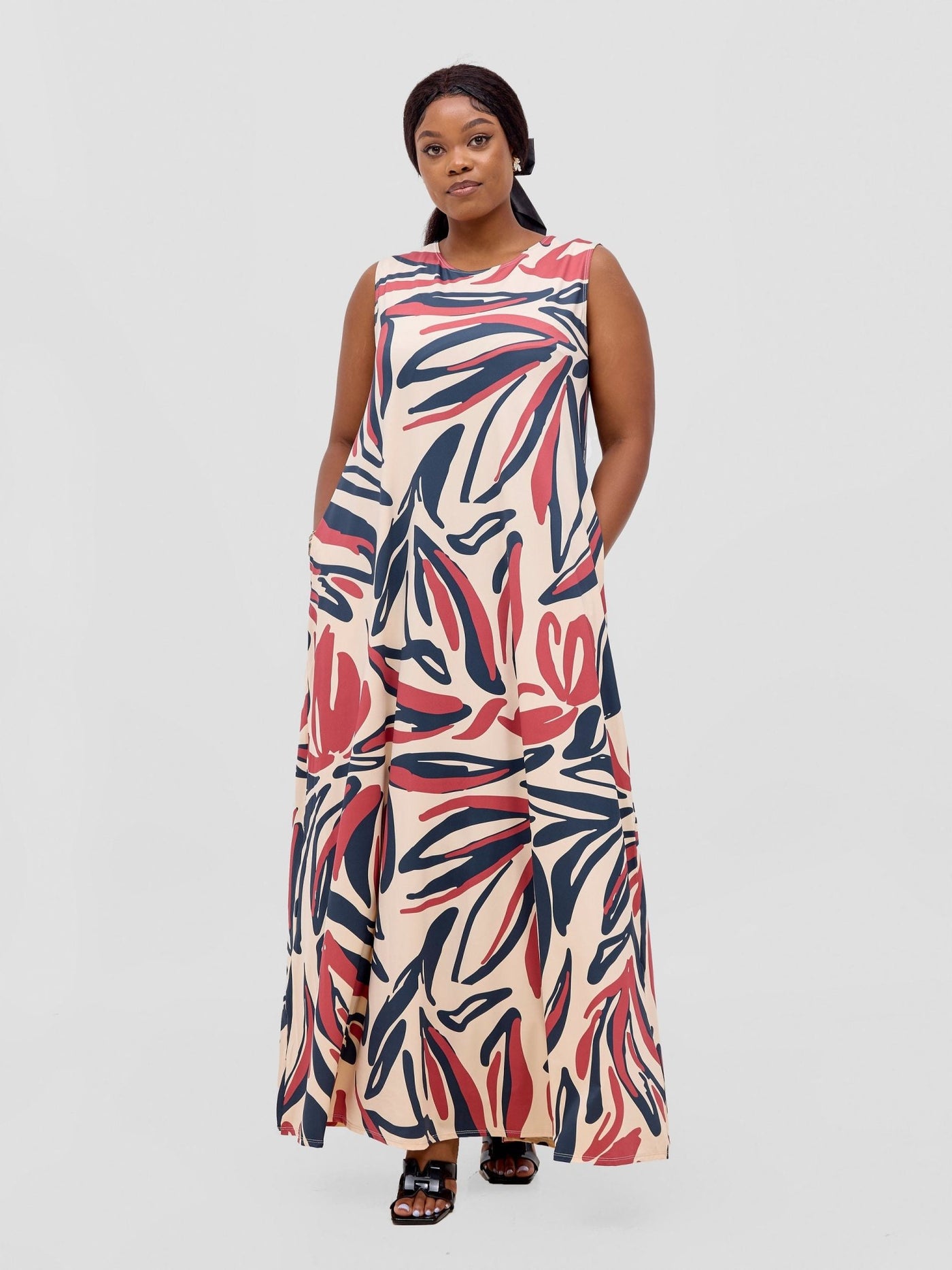 Vivo Lumi Back Pleat Maxi Dress - Black / Burgundy Ulira Print - Shopzetu