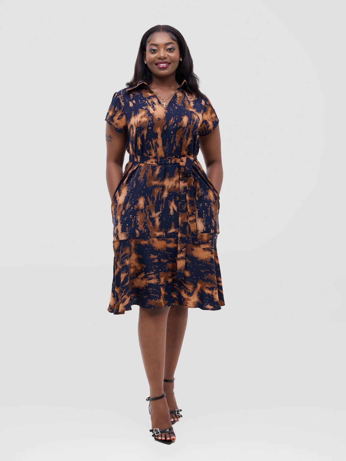Anel's Knitwear Collar Shift Dress - Navy Blue / Brown Print - Shopzetu