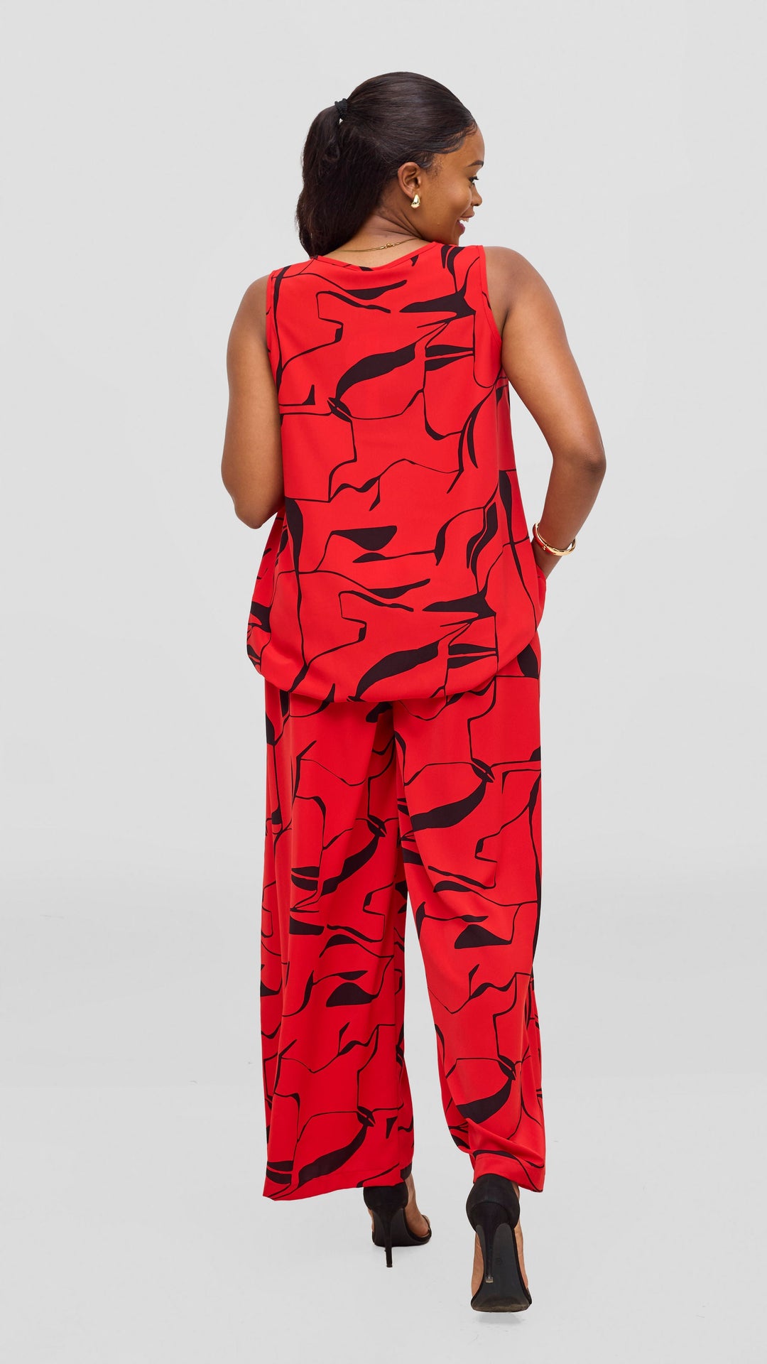Vivo Liora Sleeveless Drawstring Top - Red / Black Ziza Print