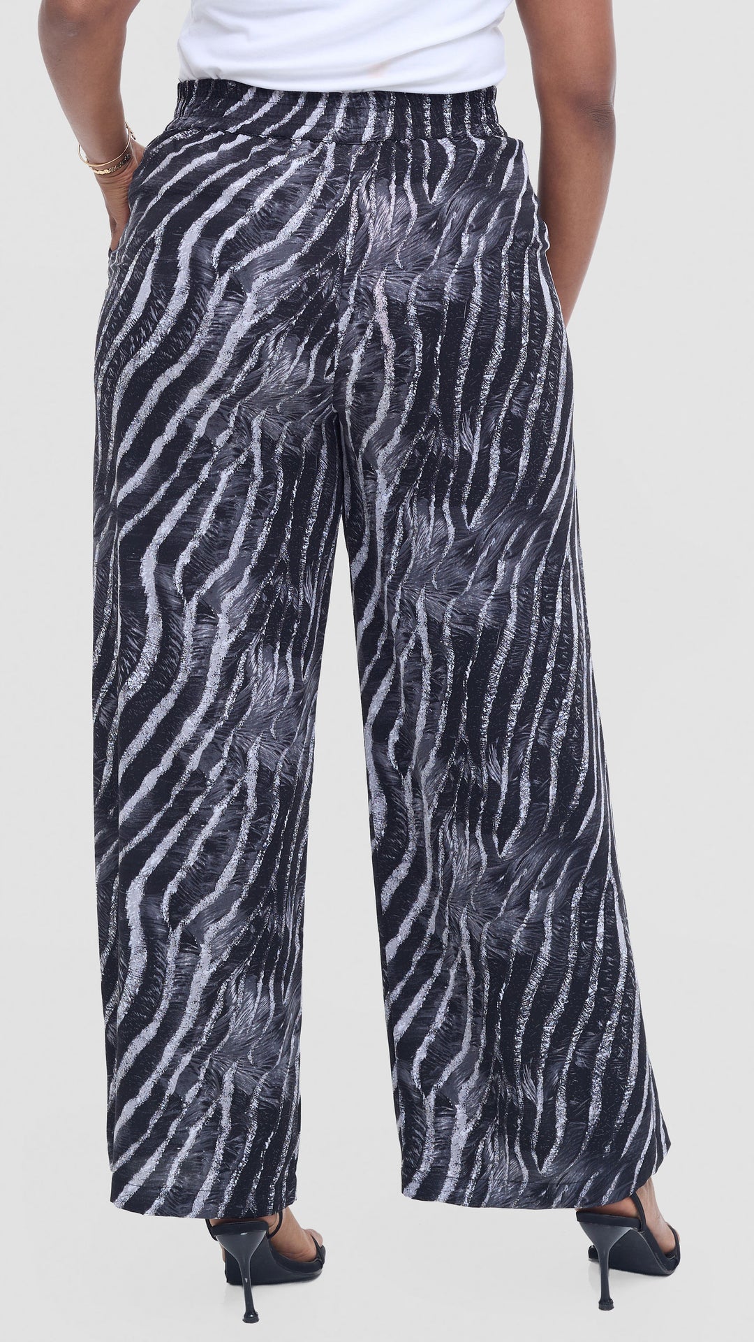 Vivo Maisha Straight Leg Pants In Crepe -  Grey / Black Print