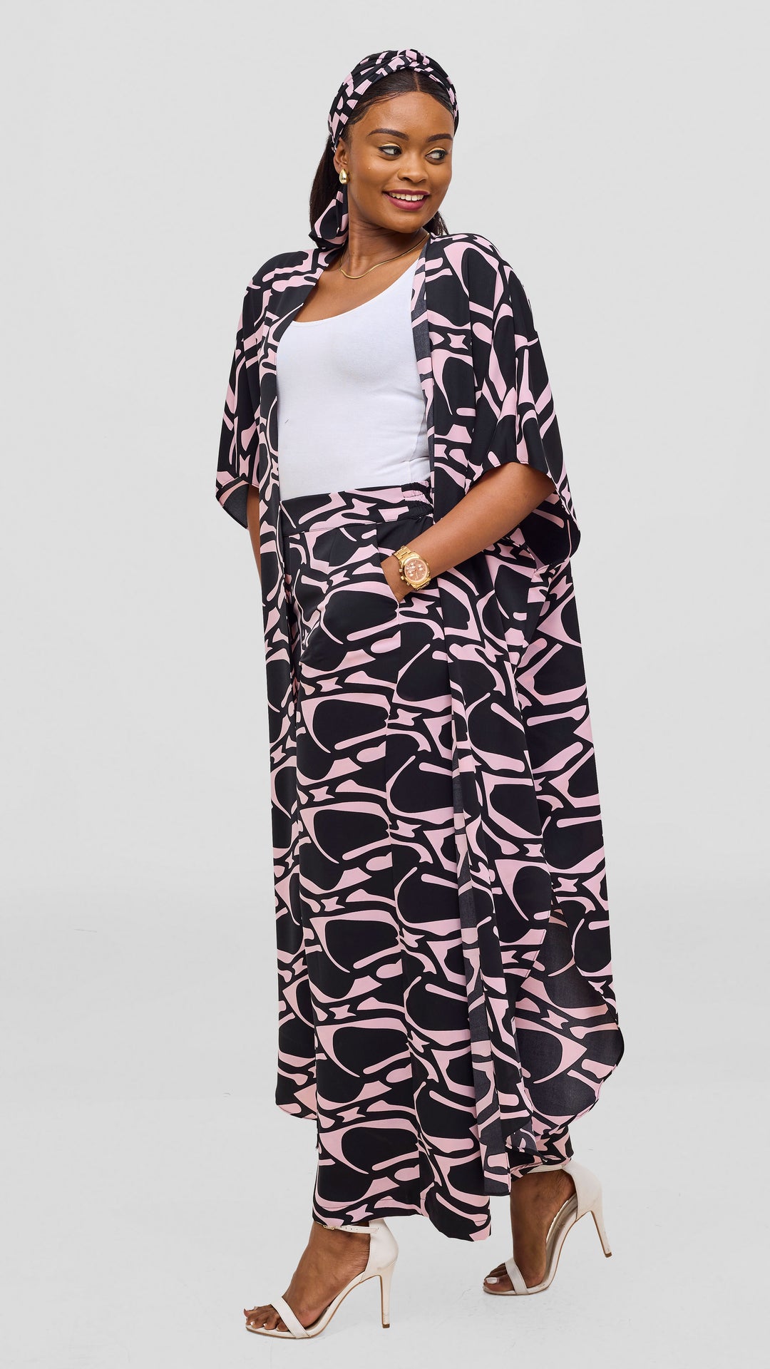Vivo Maisha Kimono in Crepe - Light Pink / Black Abstract Print
