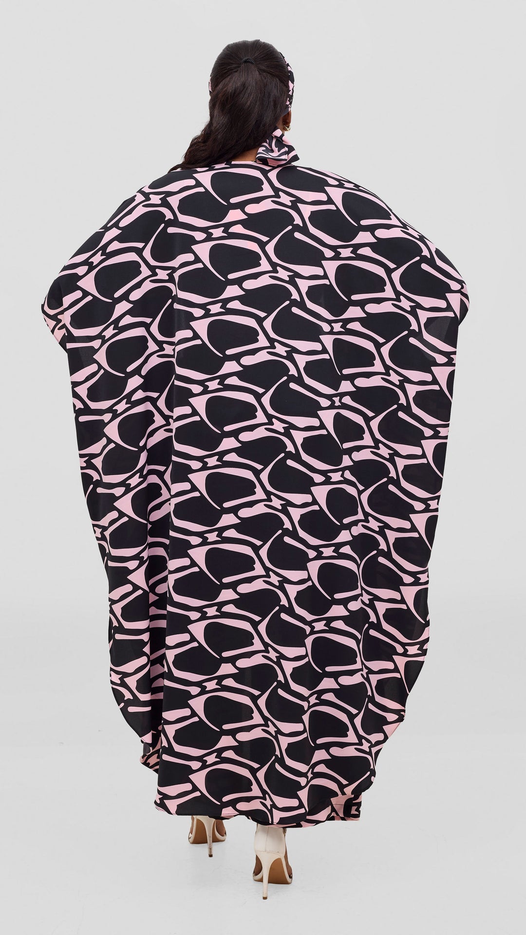 Vivo Maisha Kimono in Crepe - Light Pink / Black Abstract Print