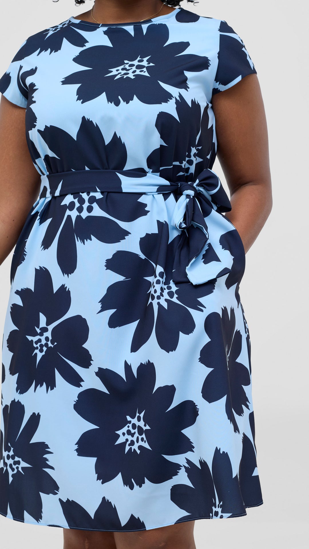 Vivo Basic Cap Sleeve Knee Length Dress - Light Blue / Navy Print