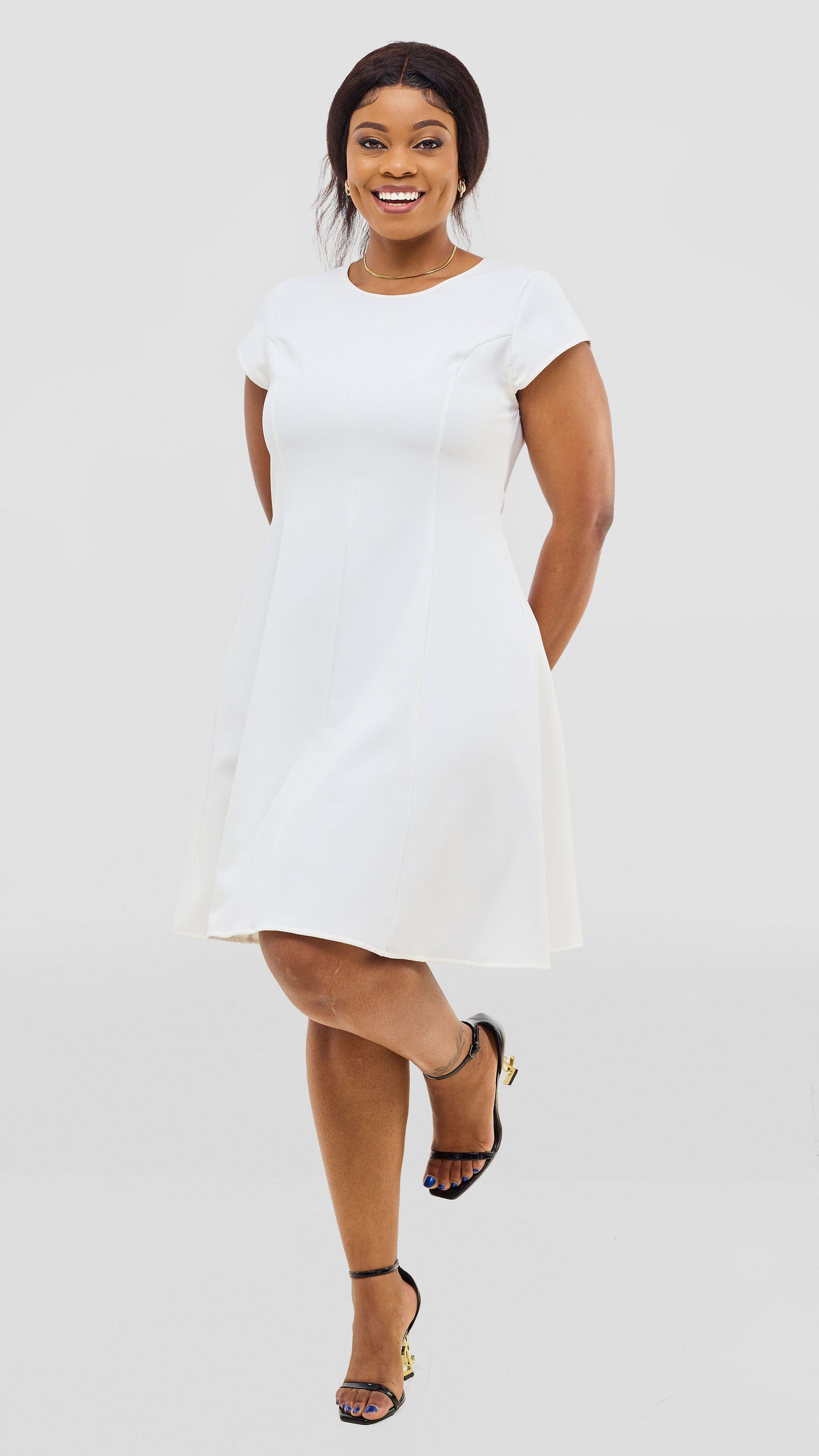 Vivo Zelda Panelled Dress In Crepe - Off White – Shopzetu