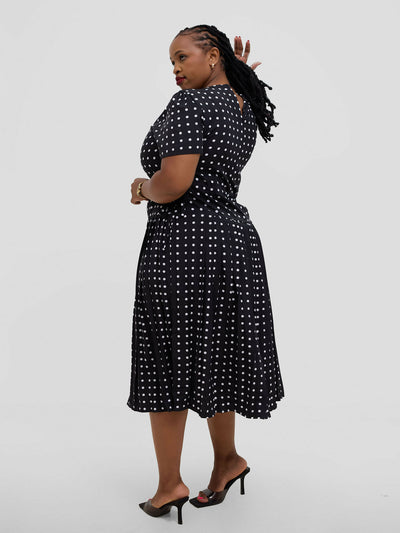Hessed Polka Dot Short Sleaved Pleated With Belt Dress - Black - Shopzetu