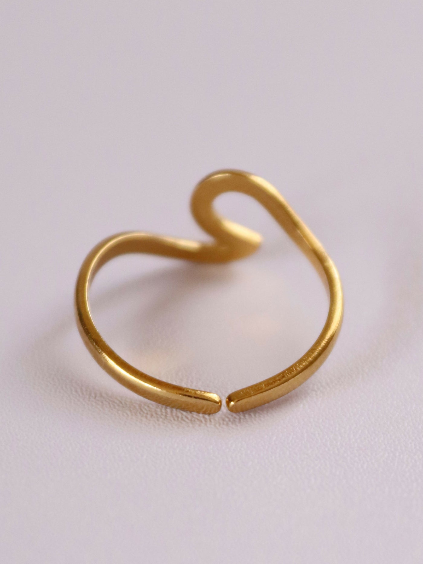 back view of 18k gold plated wave ring