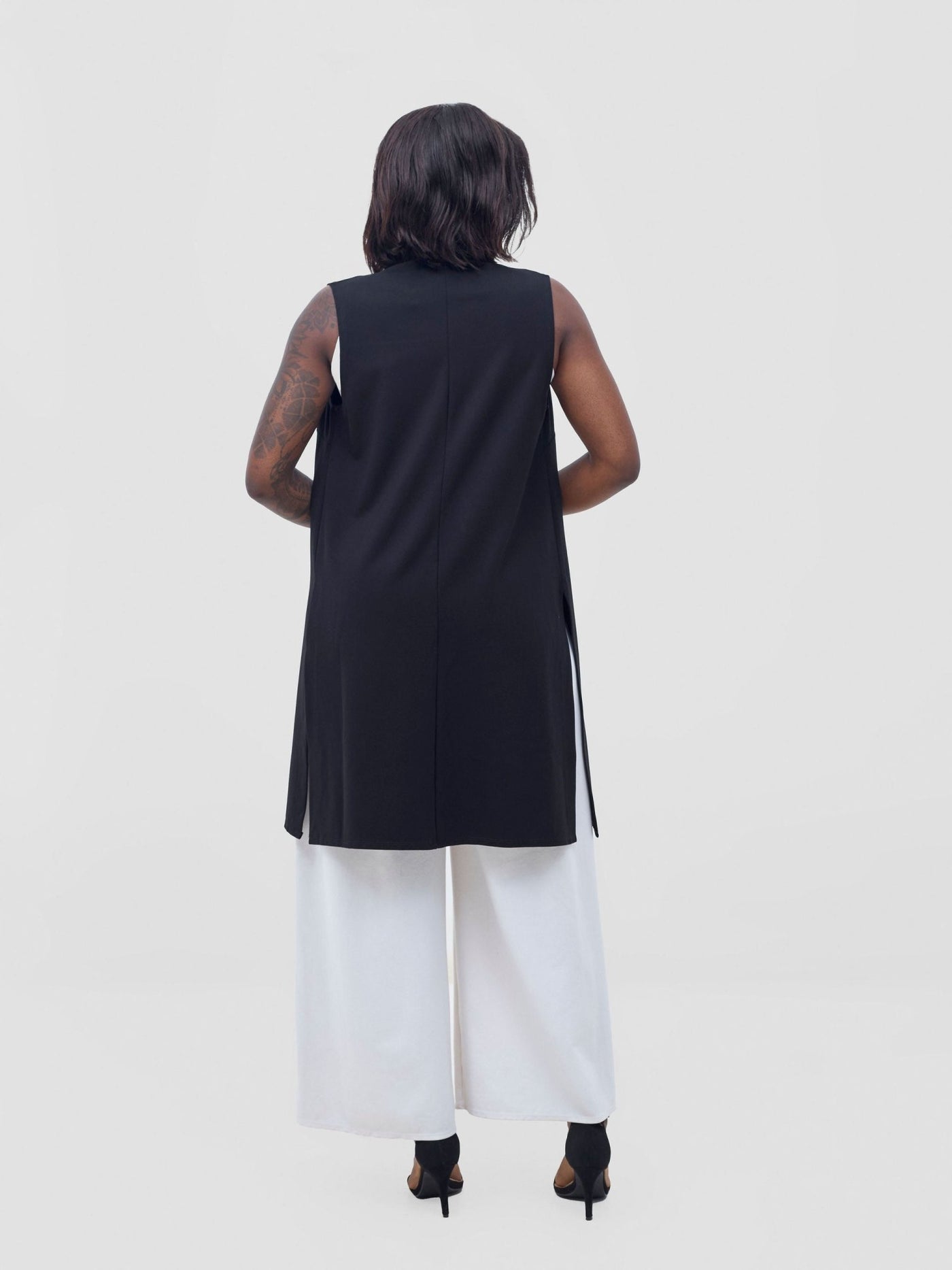 Vivo Waridi Sleeveless Overcoat - Black - Shopzetu