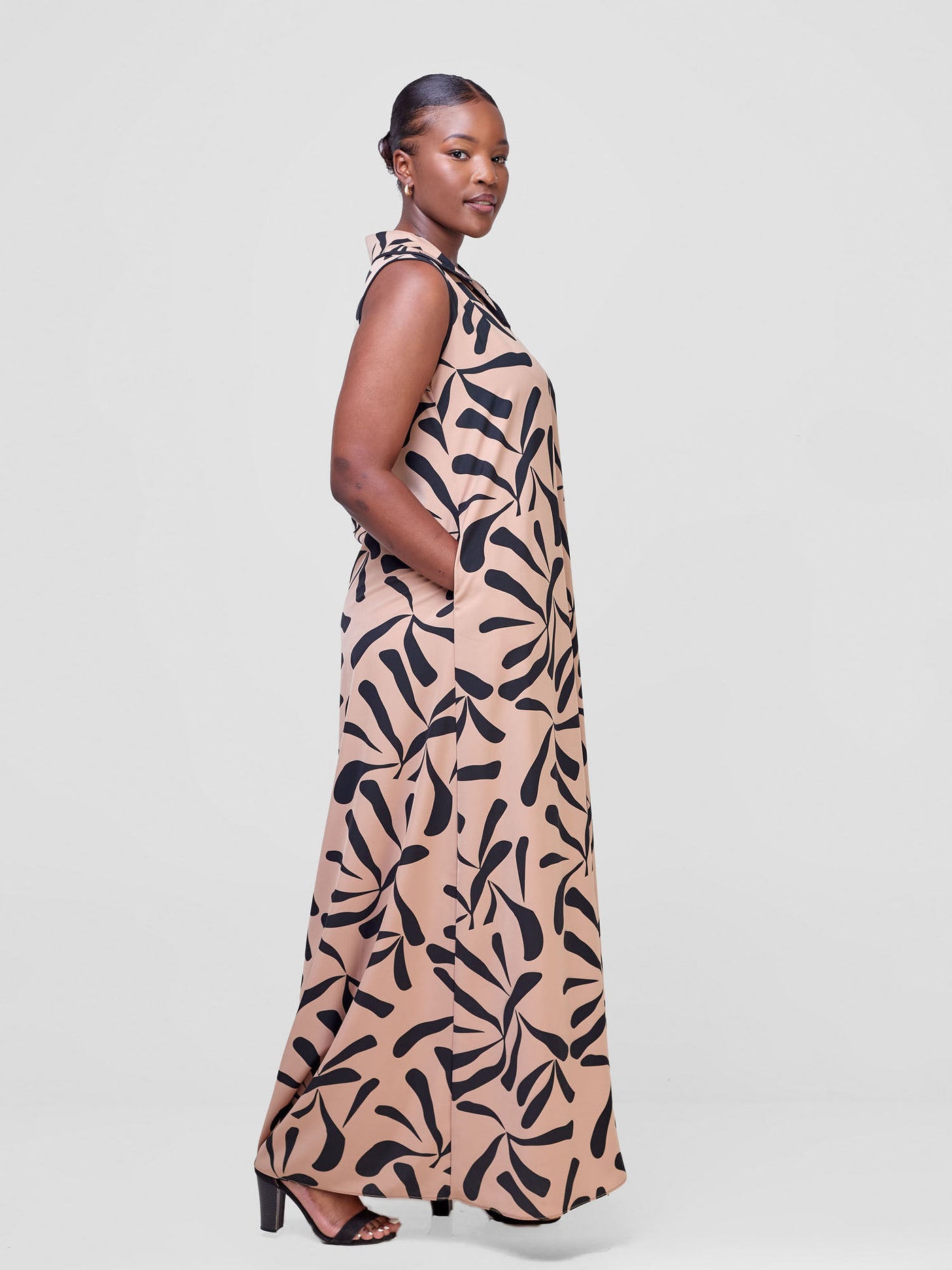 Vivo Asha Sleeveless Maxi Dress - Taupe / Black Tuli Print