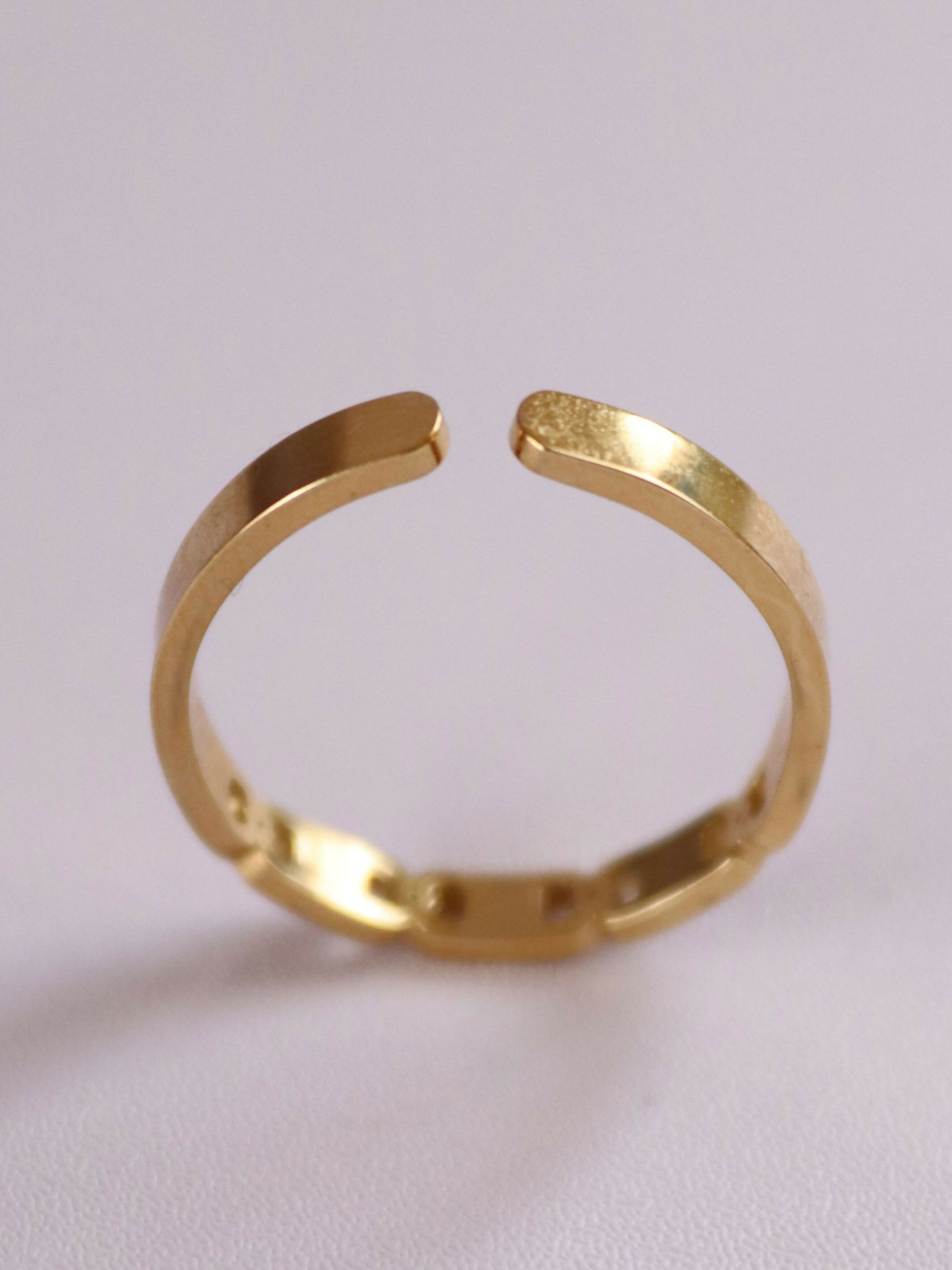 top view of 18k gold plated flowy ring
