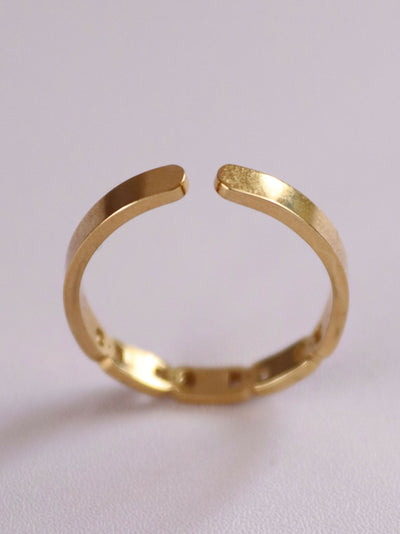 top view of 18k gold plated flowy ring