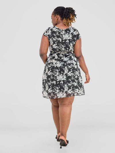 Vivo Basic Cap Sleeve Tent Knee Length Dress - Black / White Print