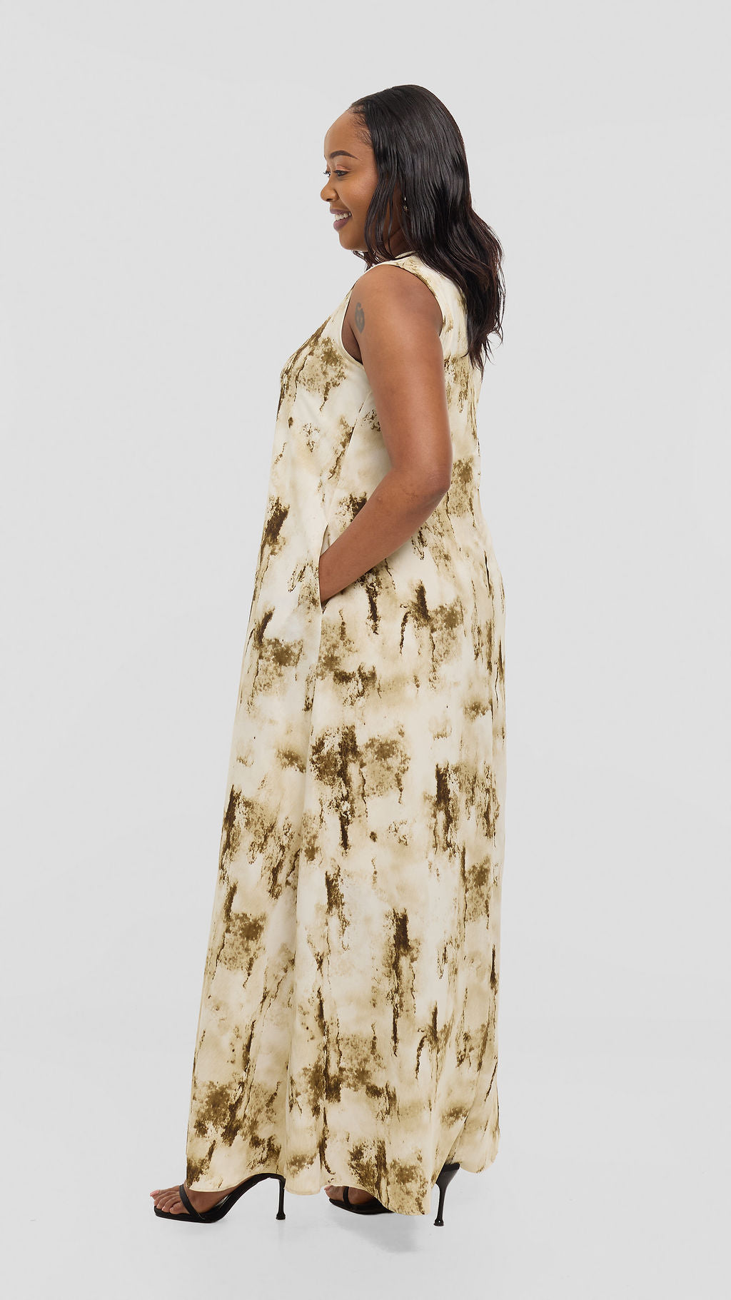 Vivo Basic Sleeveless Tent Maxi Dress in Crepe - Cream / Olive Abstract