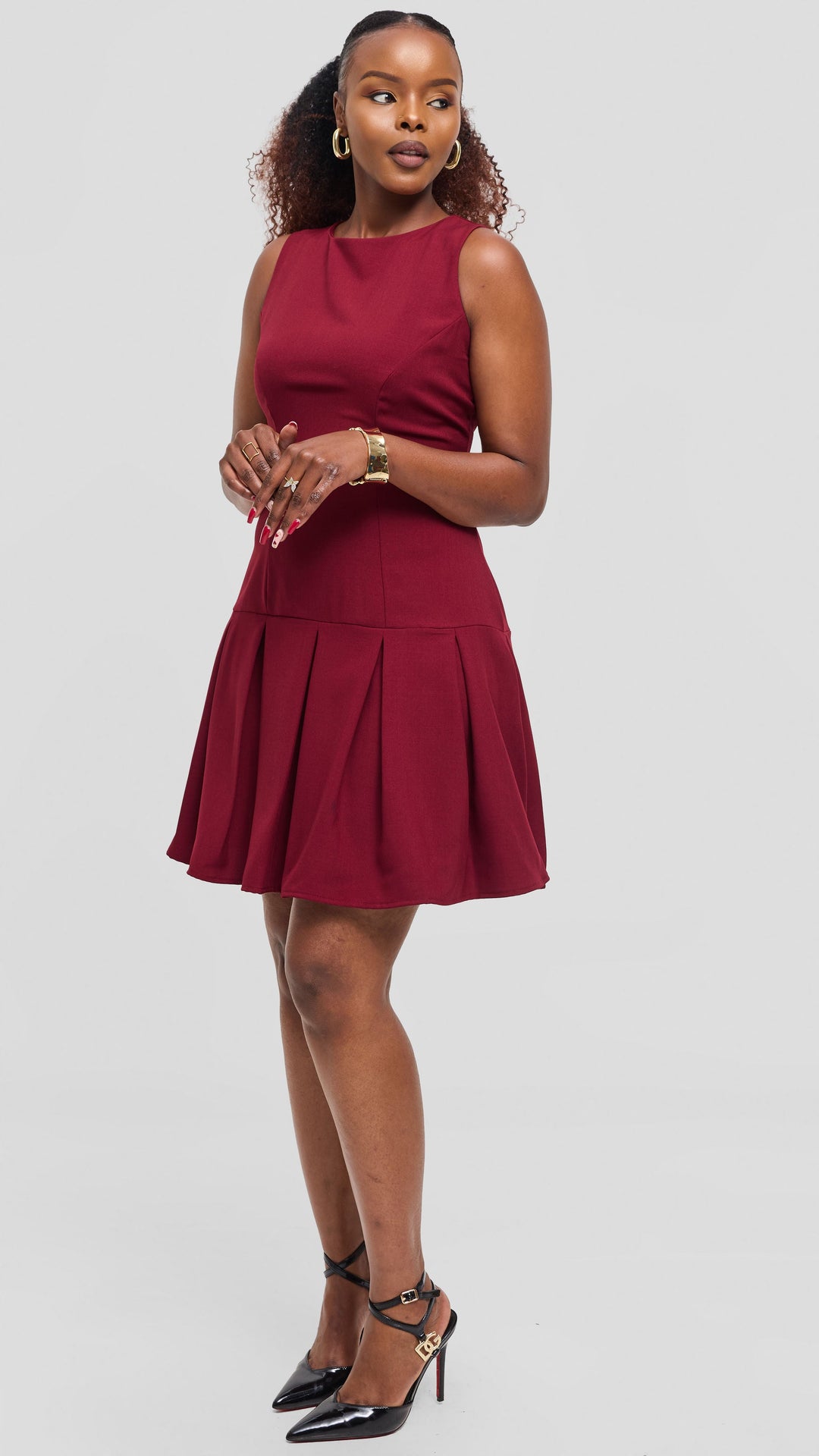Vivo Niari Pleated Dress in Crepe - Maroon