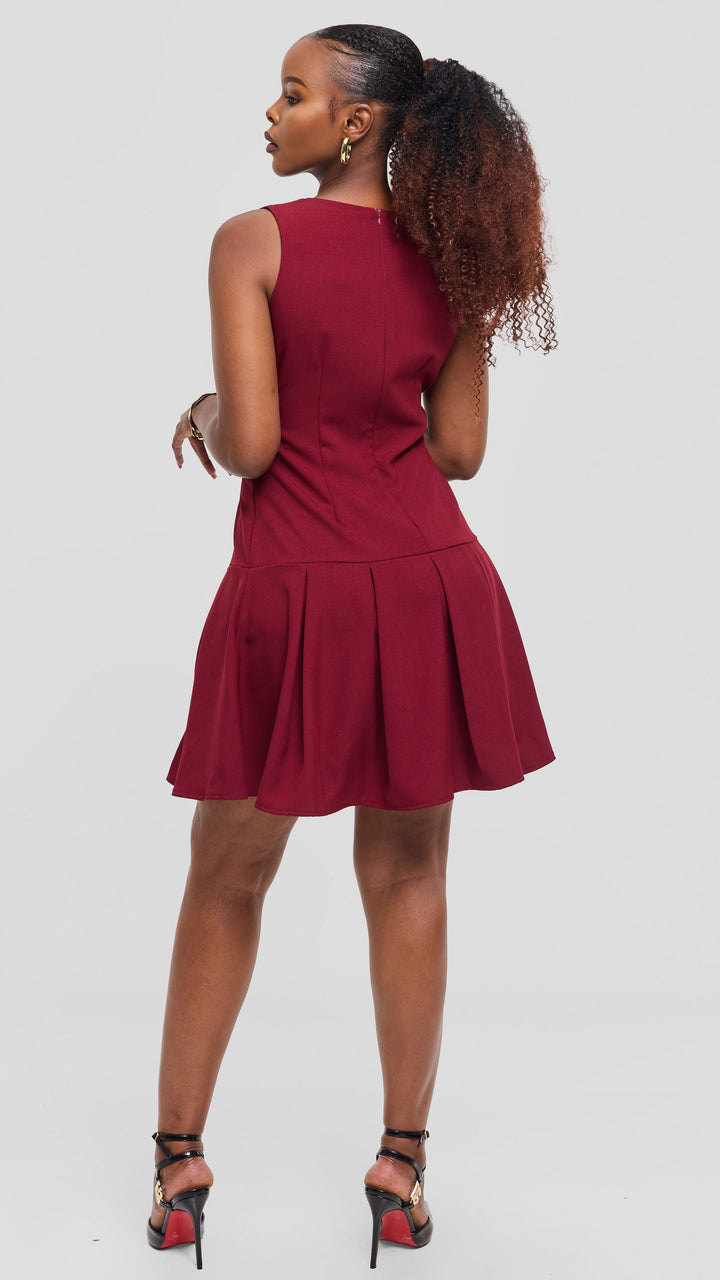 Vivo Niari Pleated Dress in Crepe - Maroon