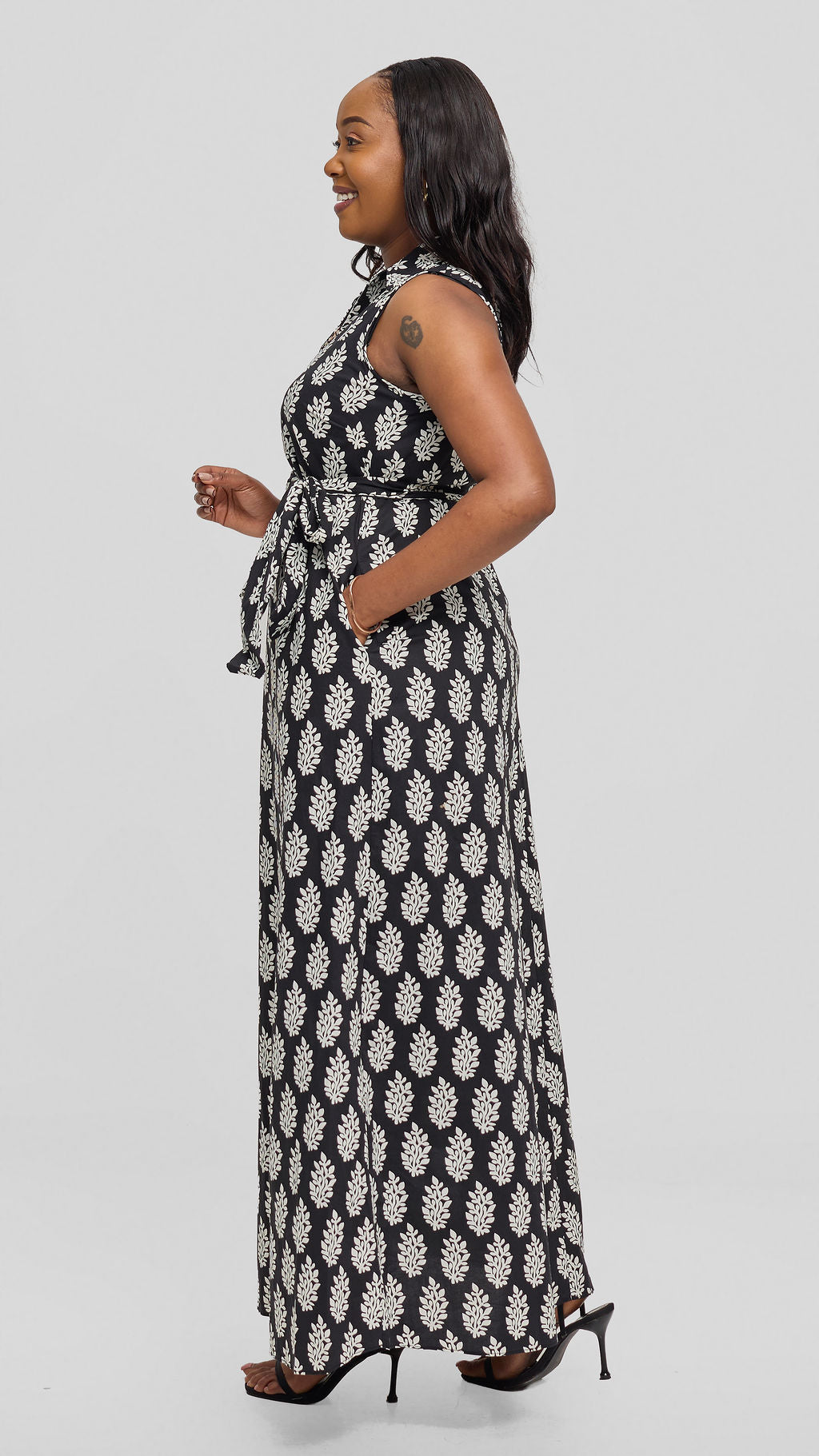 Vivo Sleeveless Maxi Dress in Cotton - Black / White Print