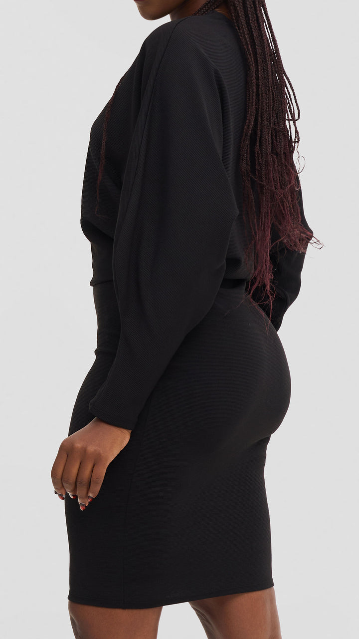 Vivo V-Neck Dress in Stretch Rib - Black